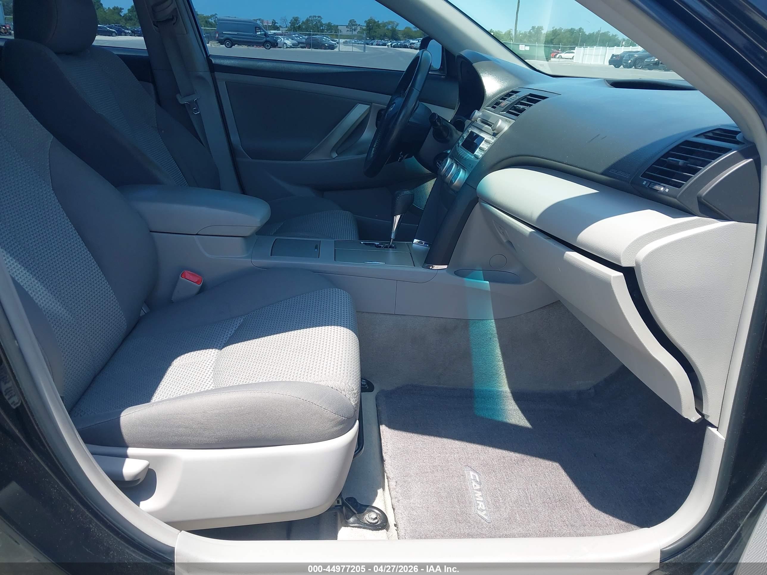TOYOTA CAMRY image 5