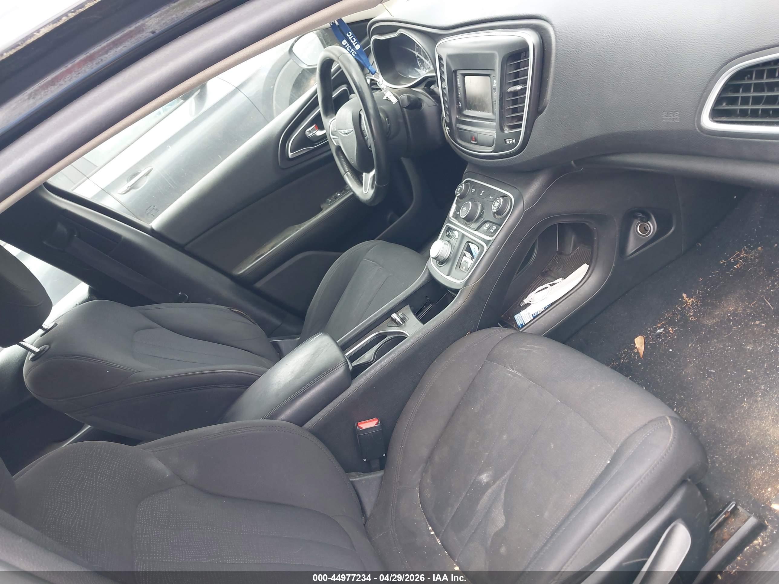 CHRYSLER 200 image 5