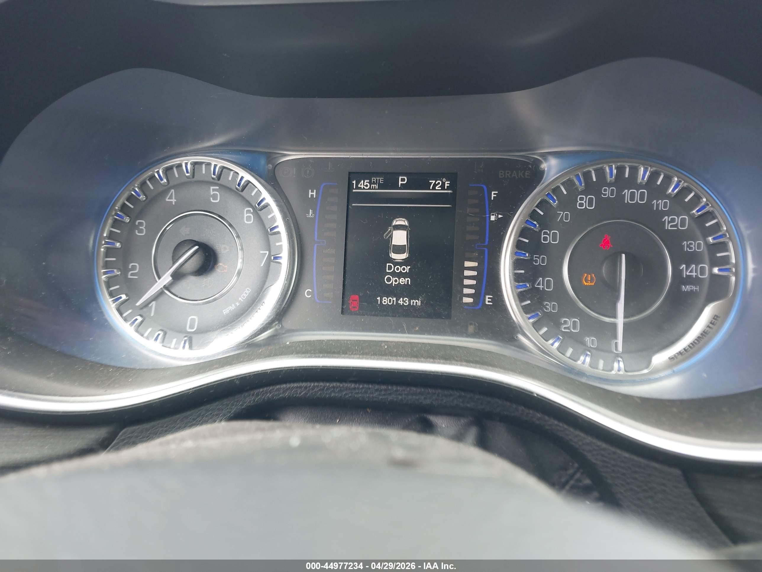 CHRYSLER 200 image 7