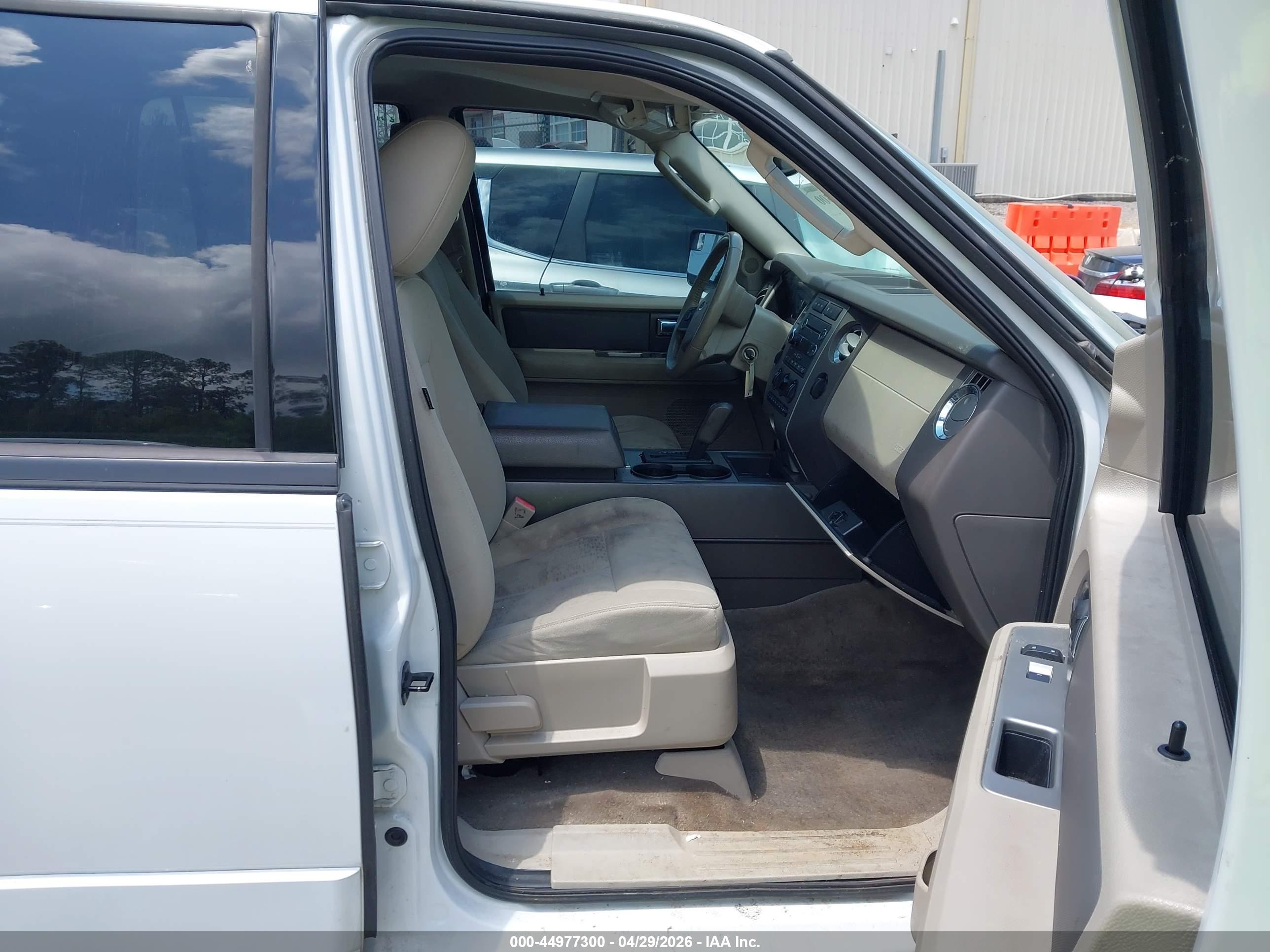 FORD EXPEDITION image 5