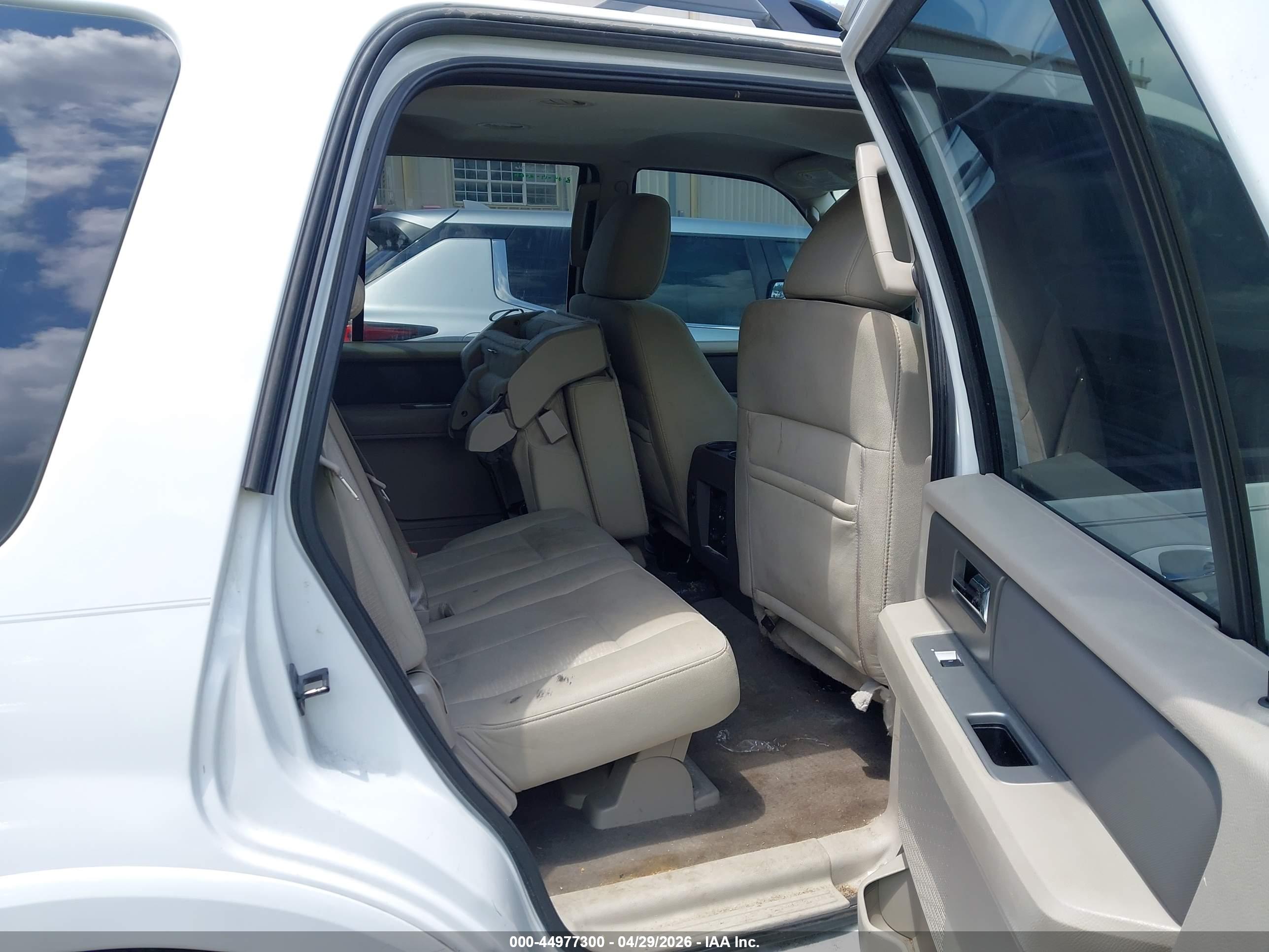 FORD EXPEDITION image 8
