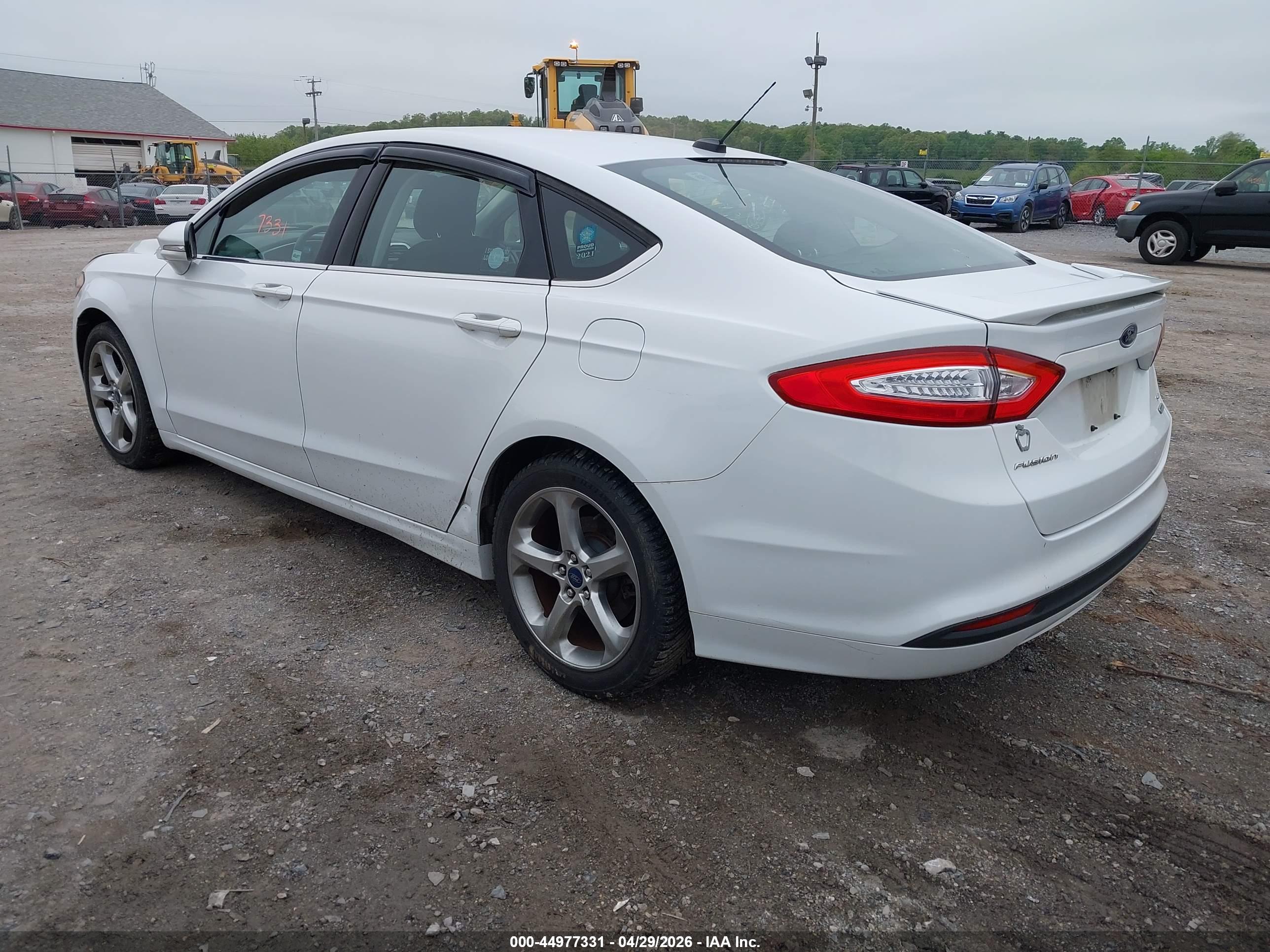 FORD FUSION image 3