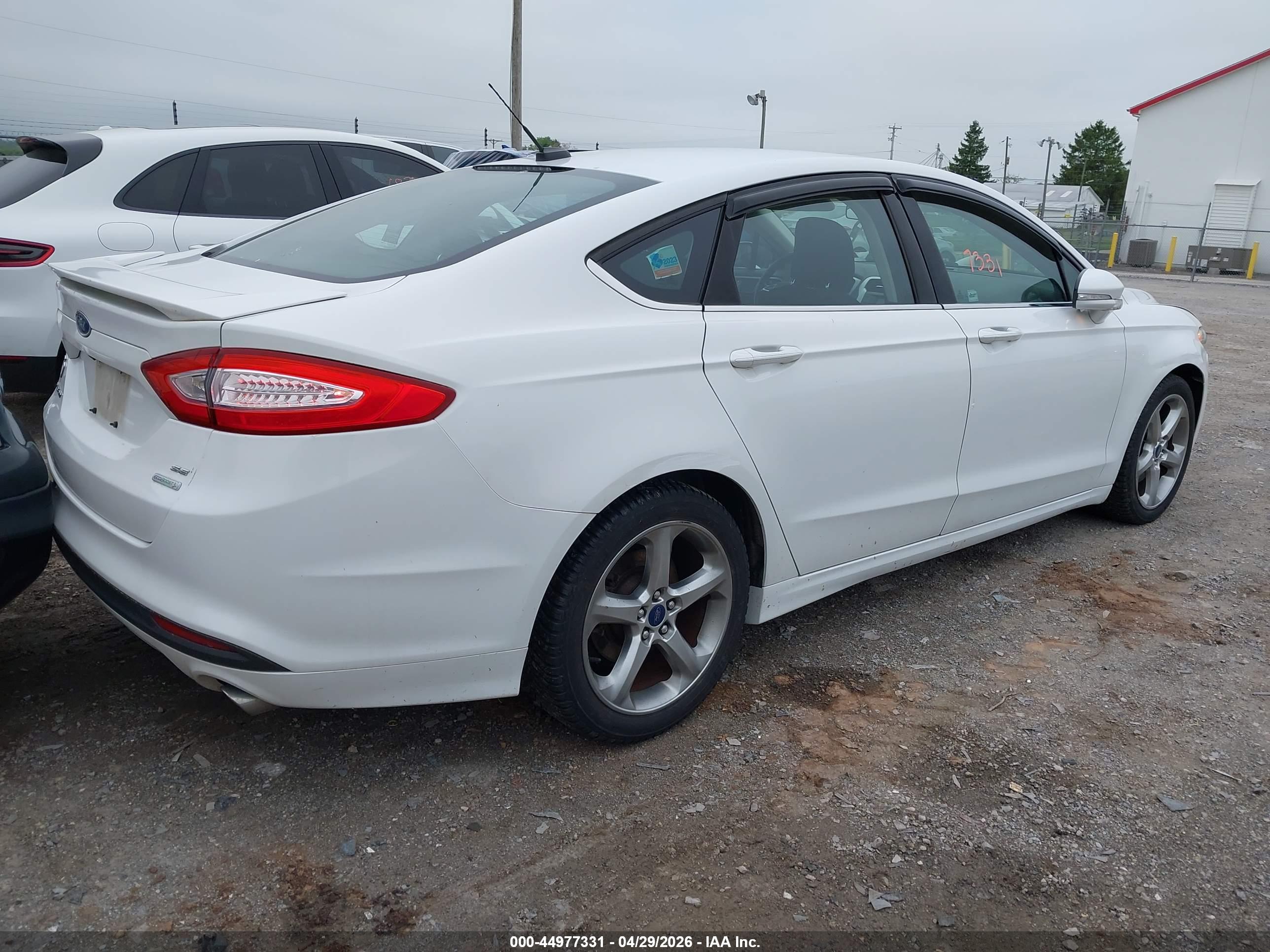 FORD FUSION image 4