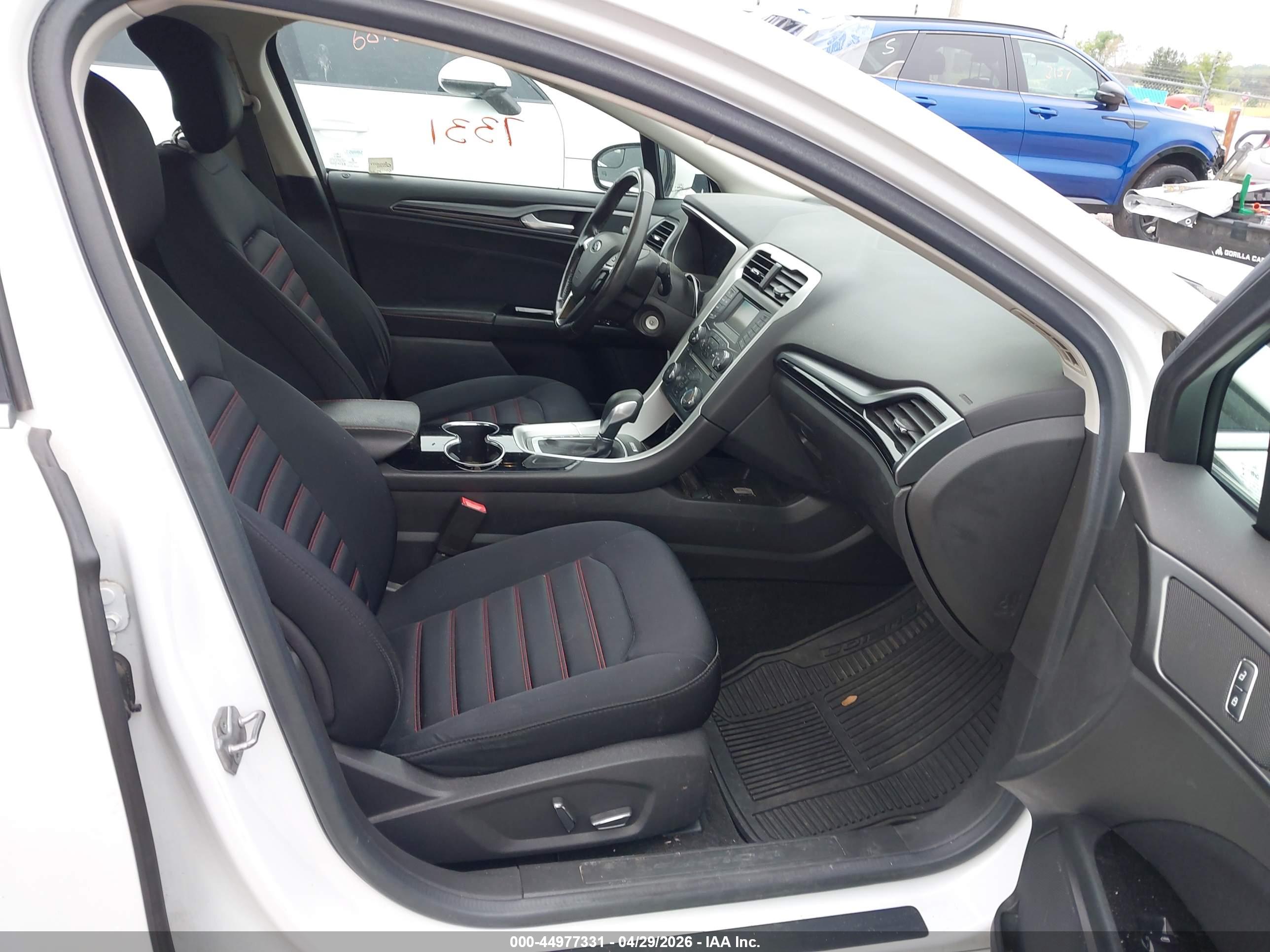 FORD FUSION image 5