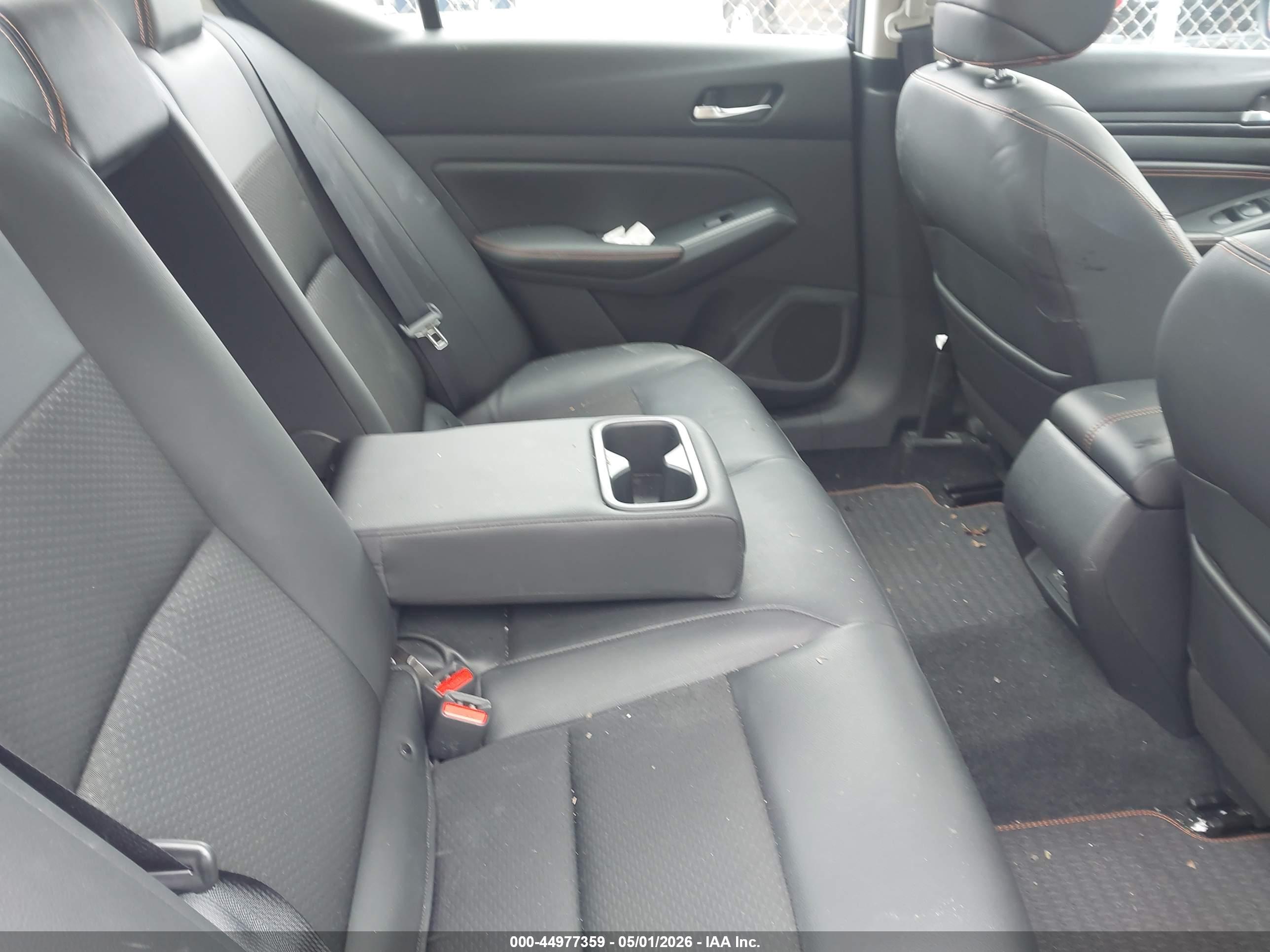 NISSAN ALTIMA image 8