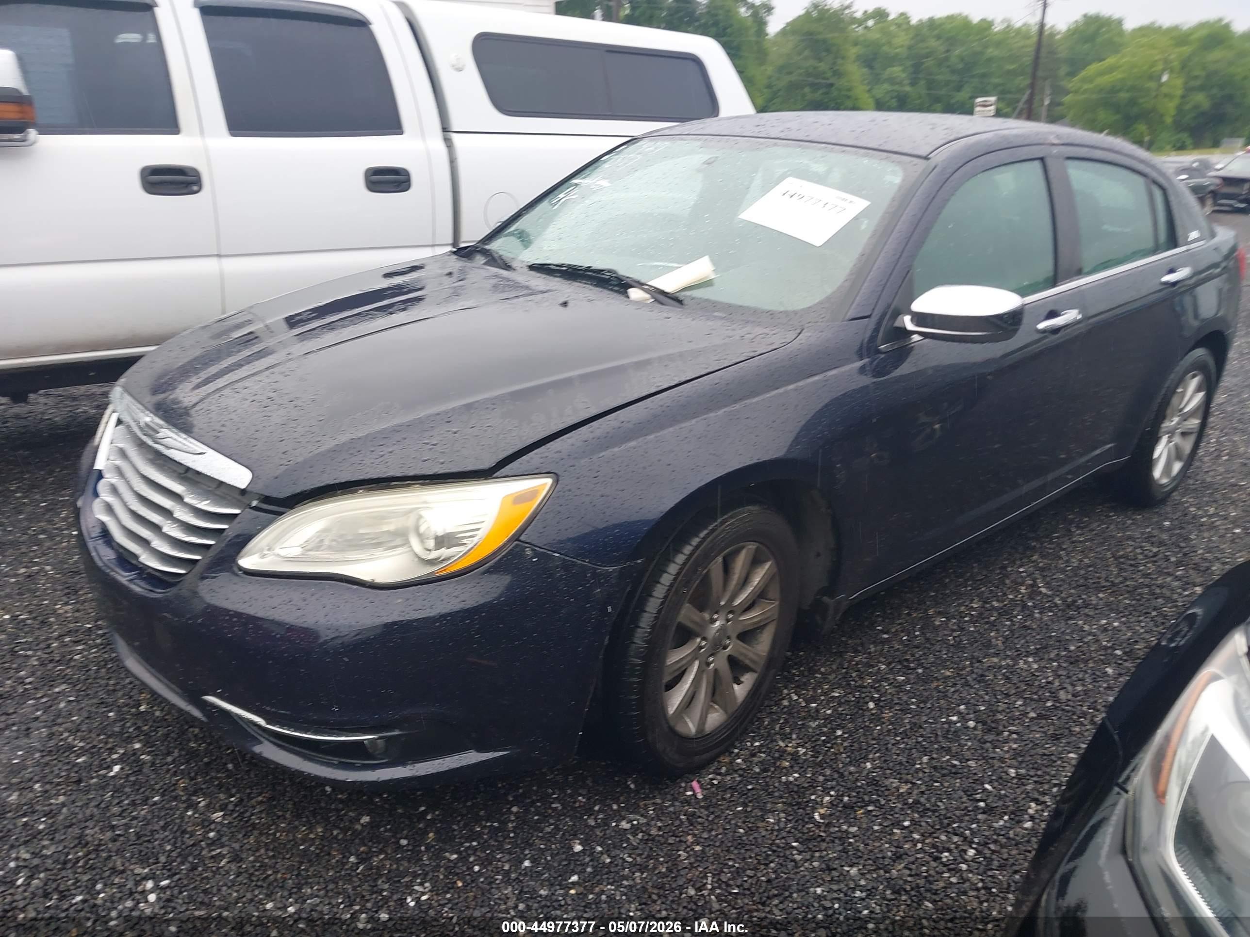 CHRYSLER 200 image 2