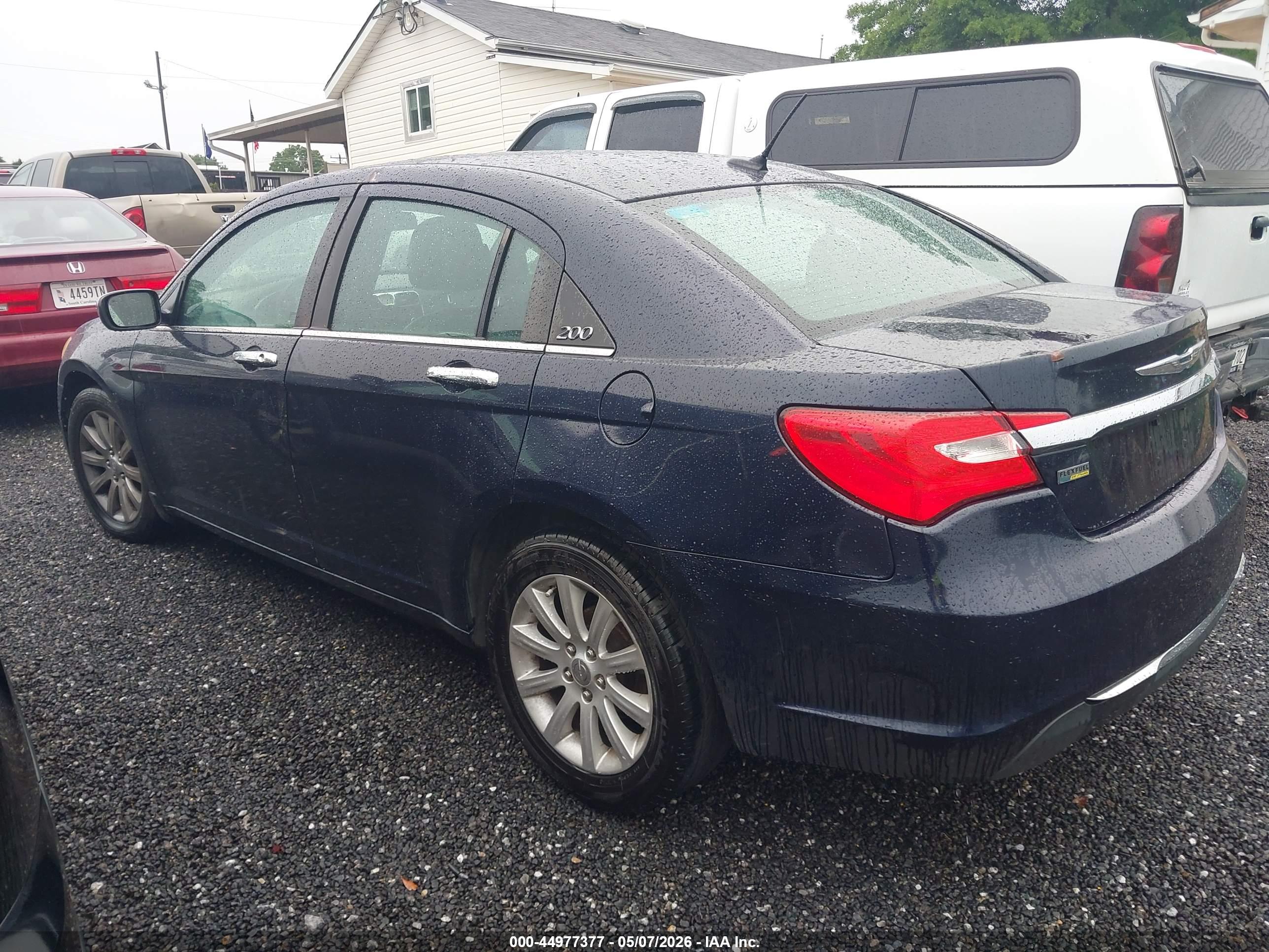 CHRYSLER 200 image 3