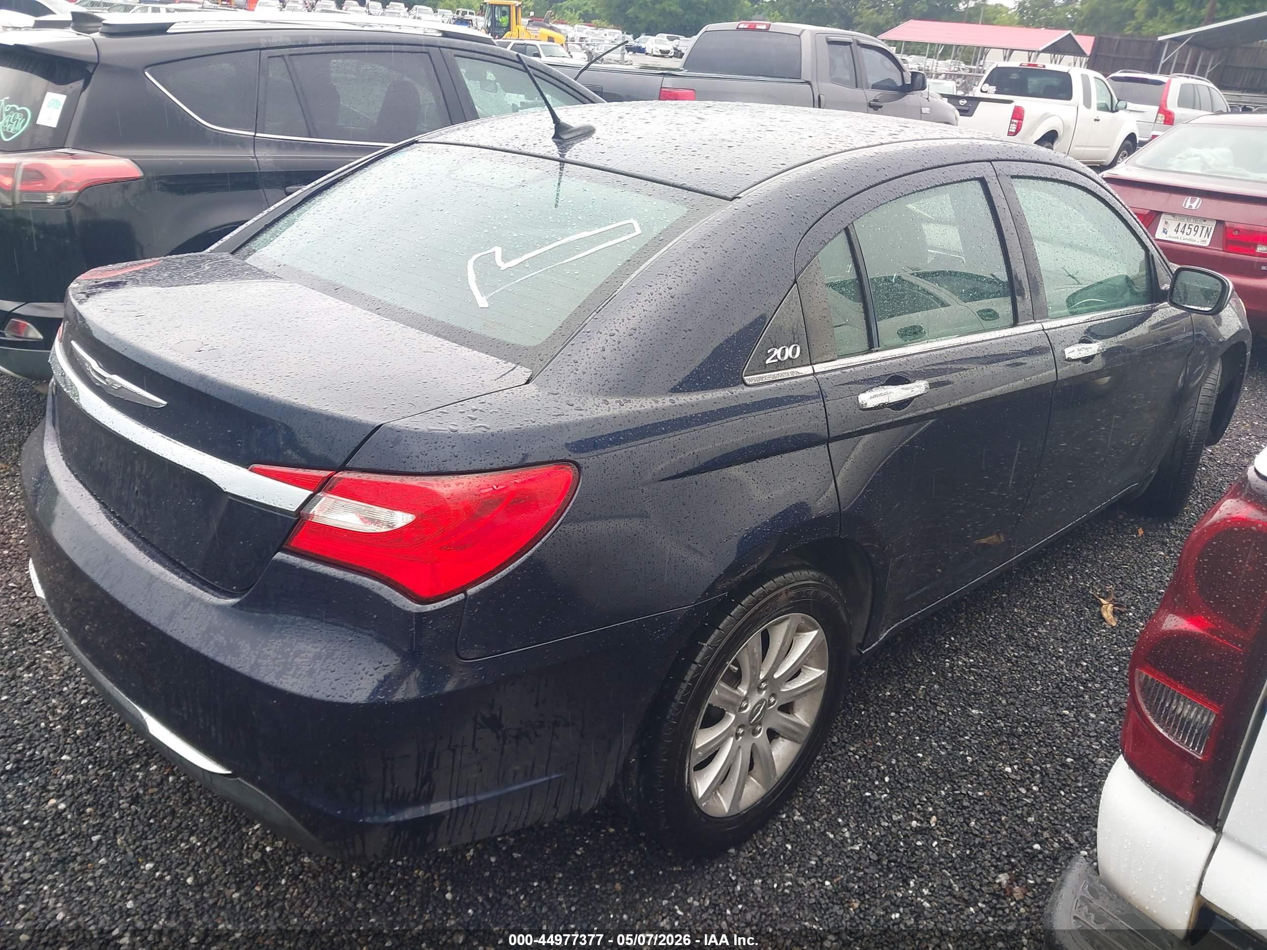 CHRYSLER 200 image 4