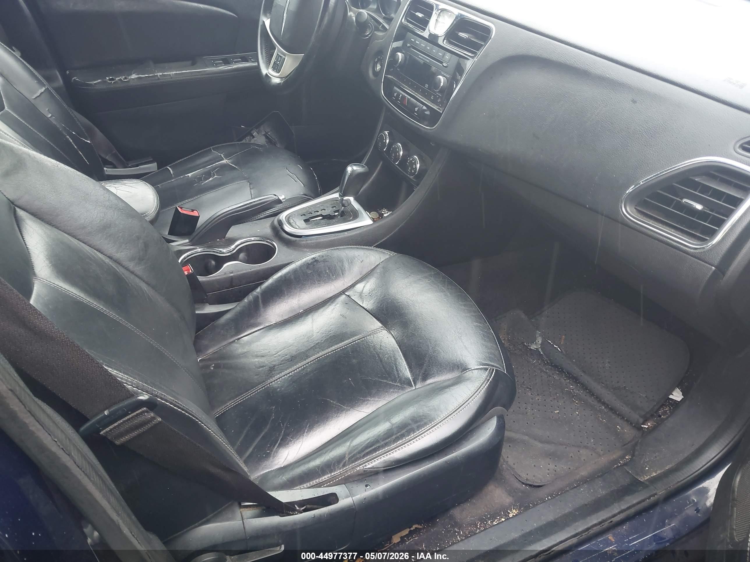 CHRYSLER 200 image 5