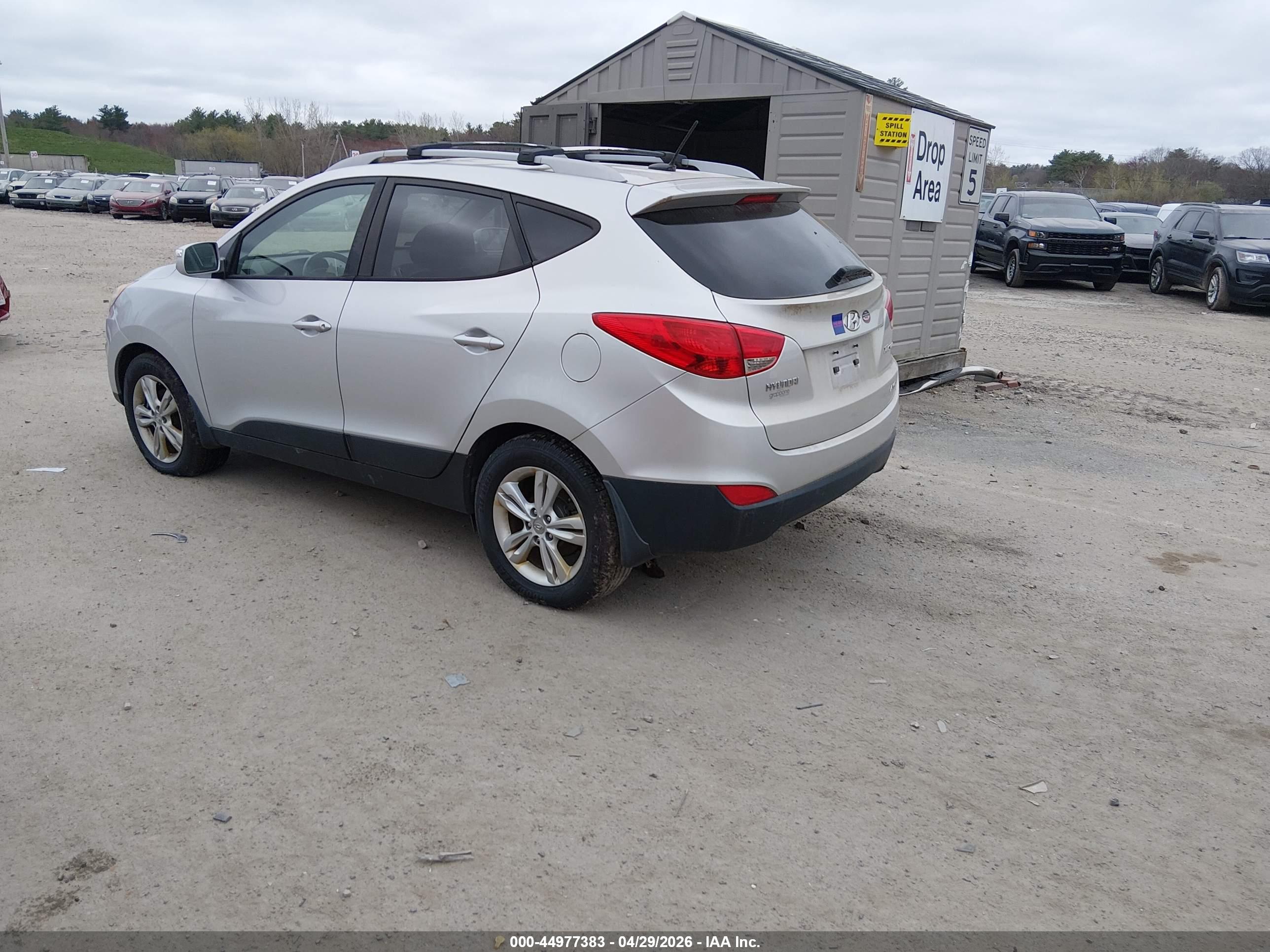 HYUNDAI TUCSON image 3