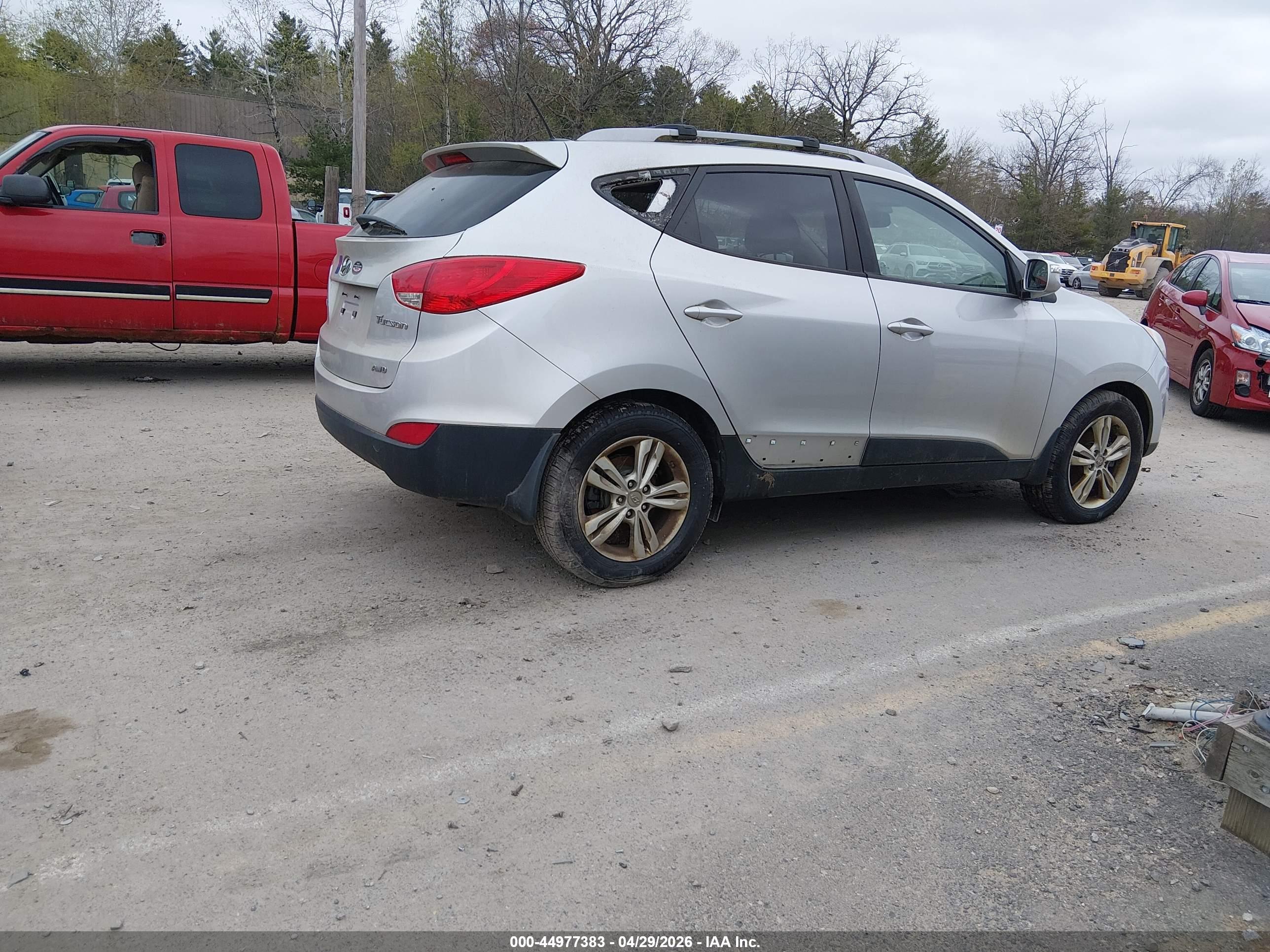 HYUNDAI TUCSON image 4