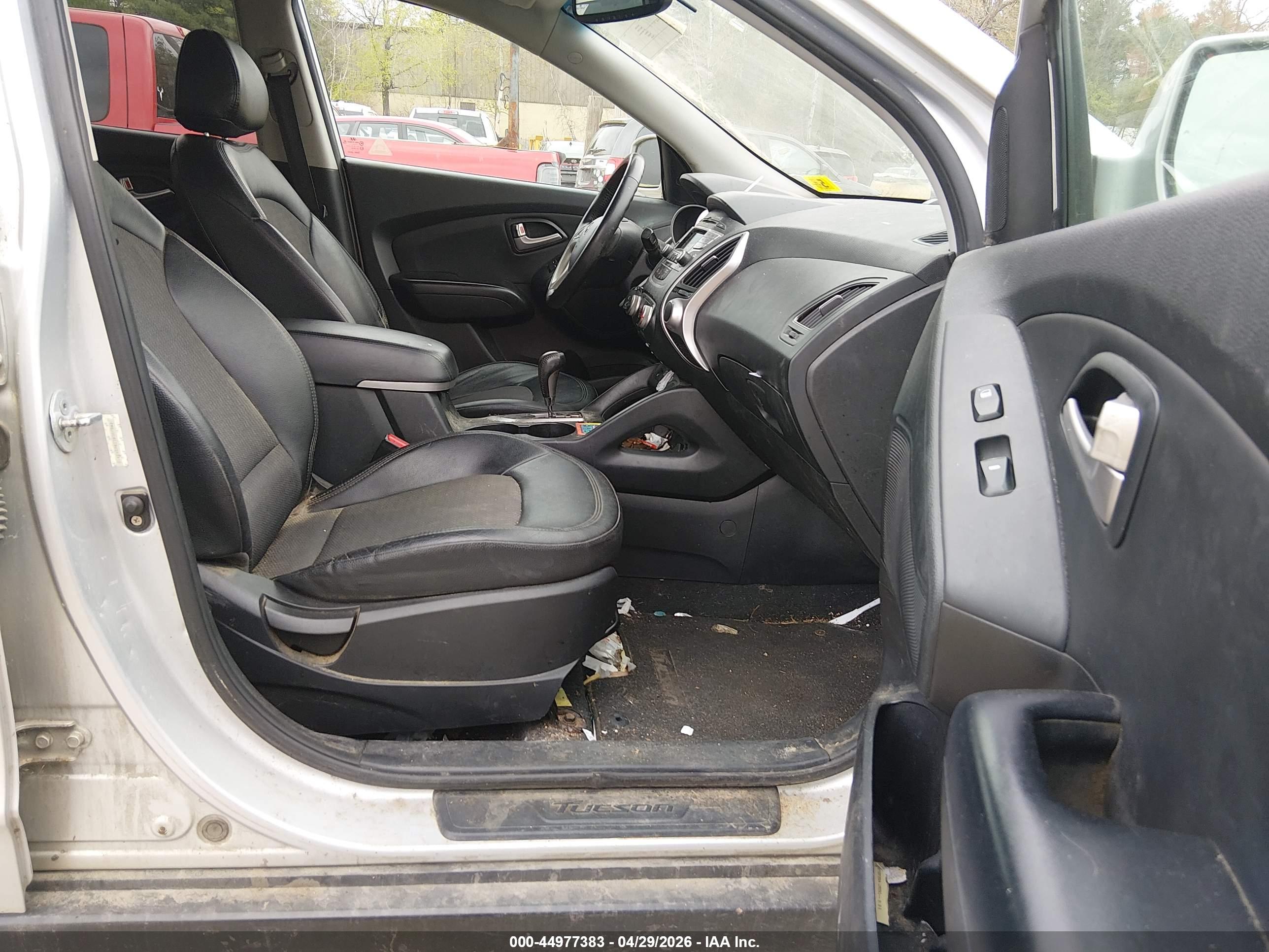 HYUNDAI TUCSON image 5