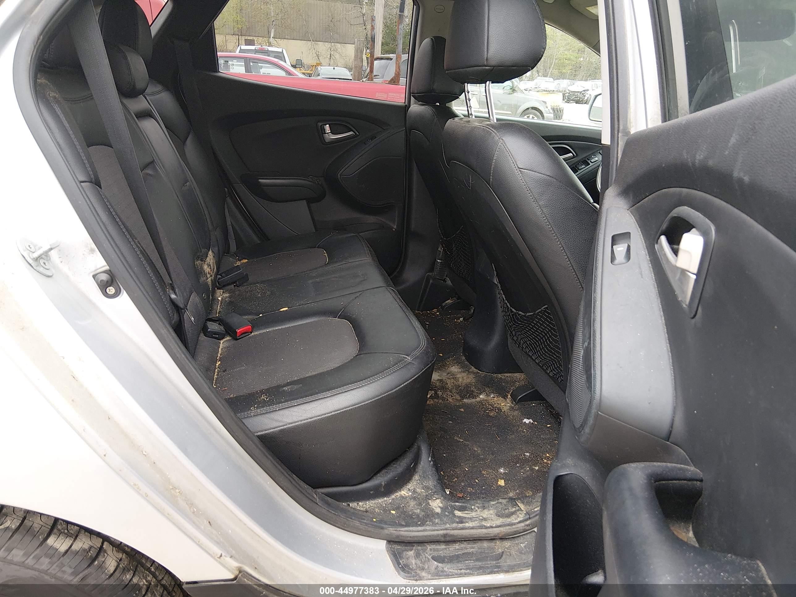 HYUNDAI TUCSON image 8