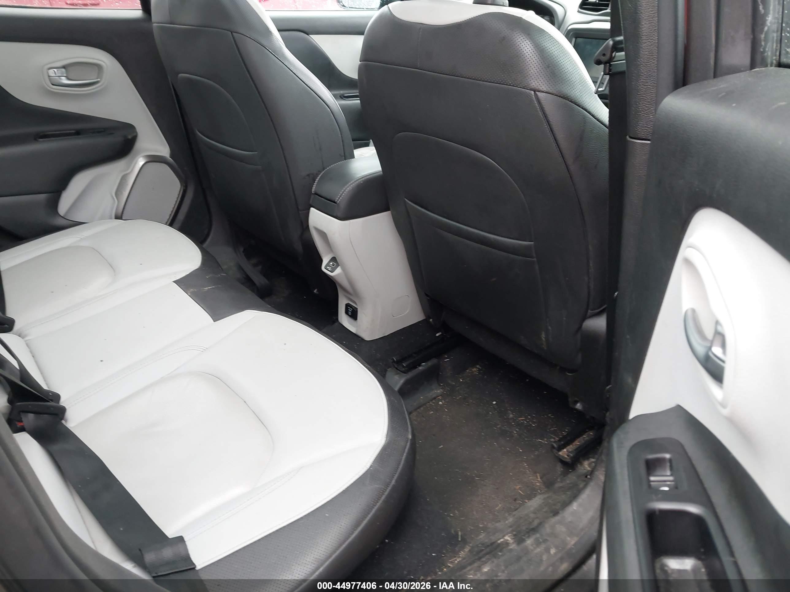 JEEP RENEGADE image 8