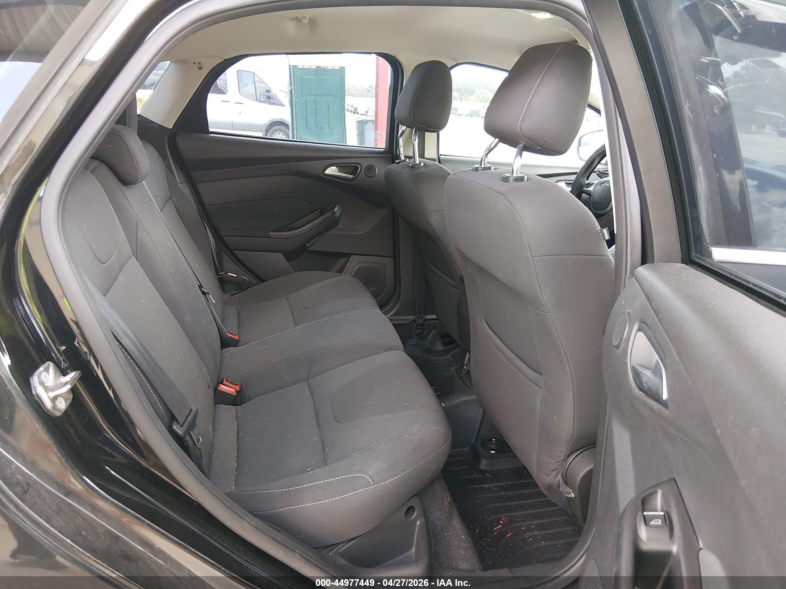 FORD FOCUS image 8