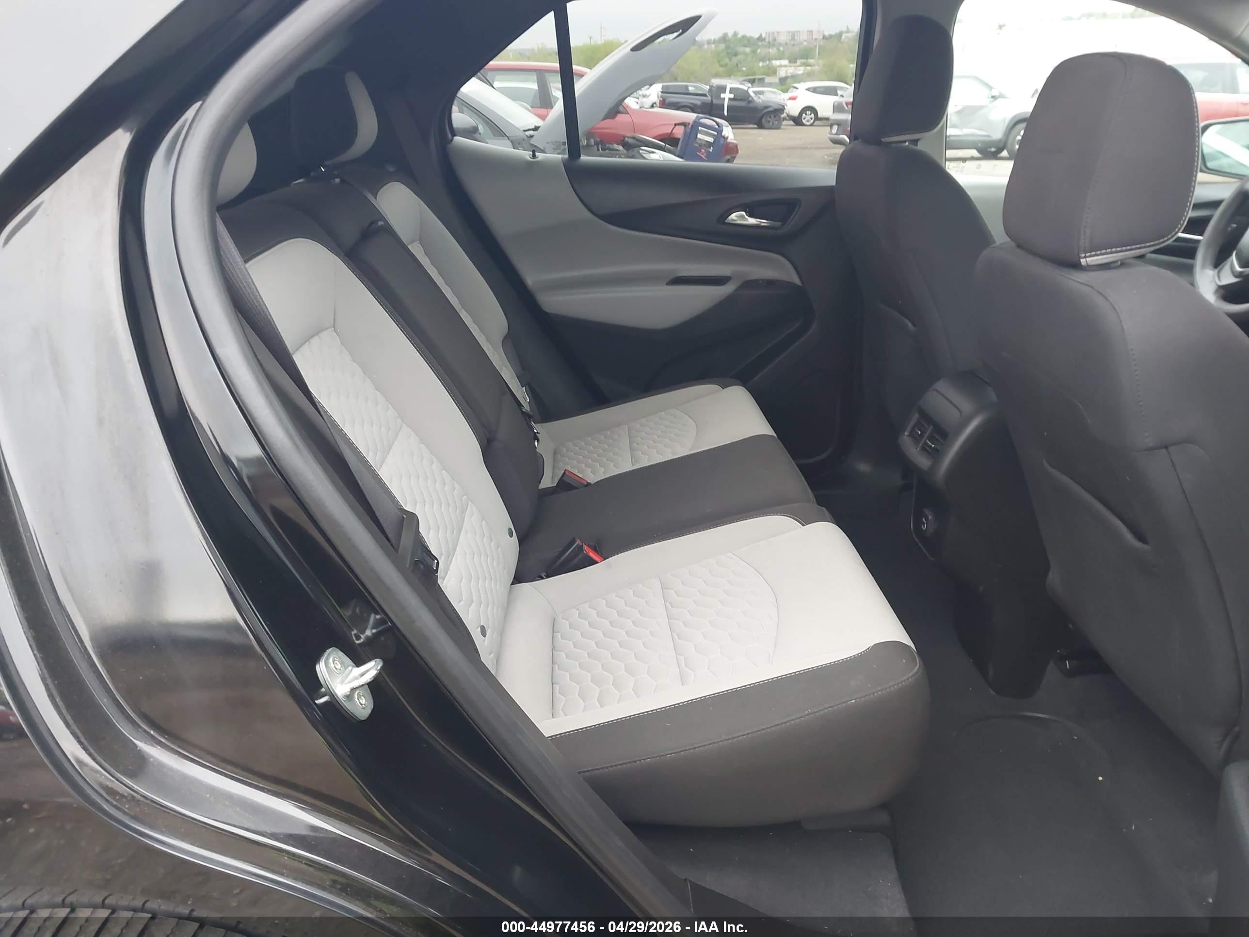 CHEVROLET EQUINOX image 8