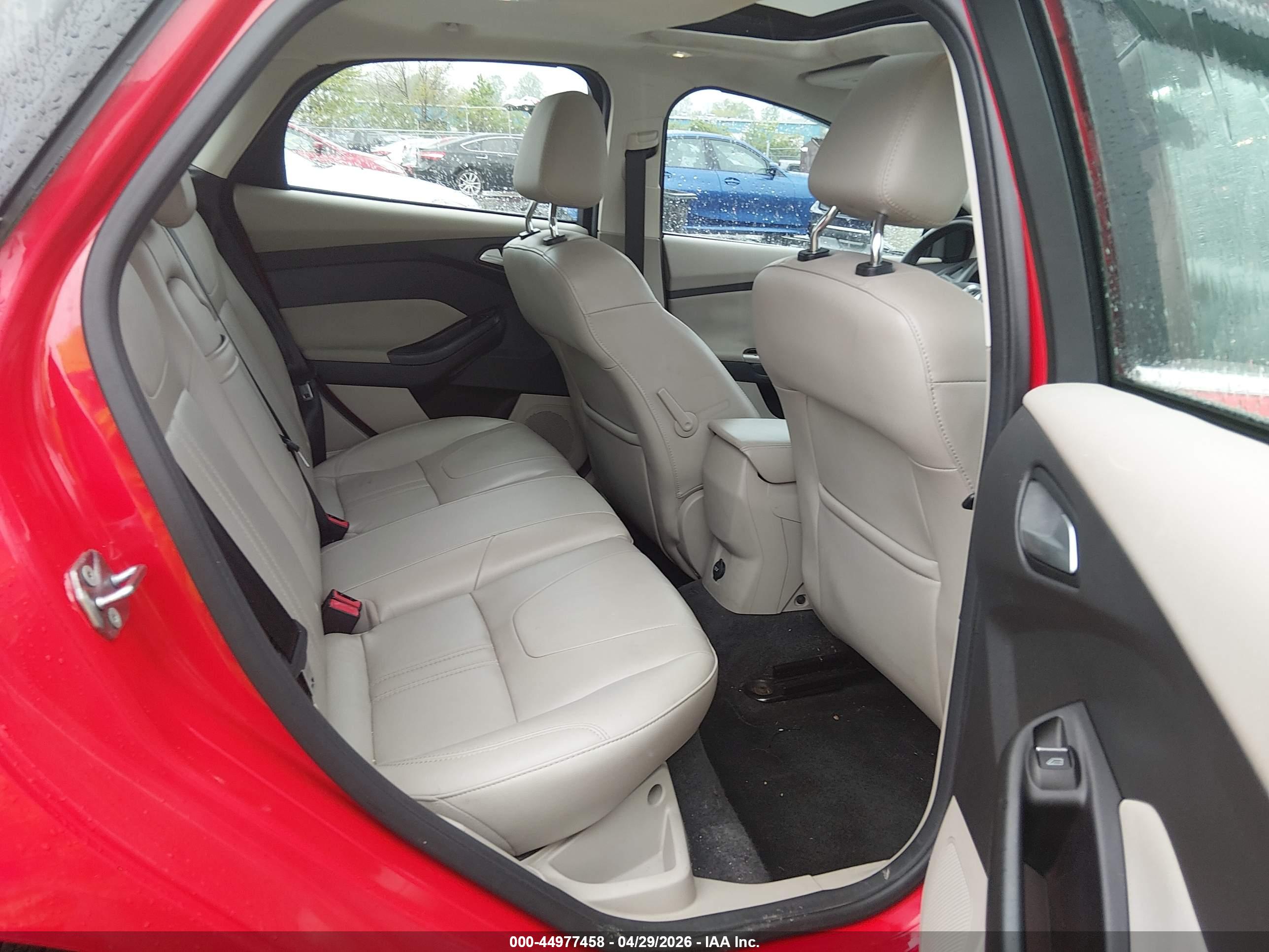 FORD FOCUS image 8