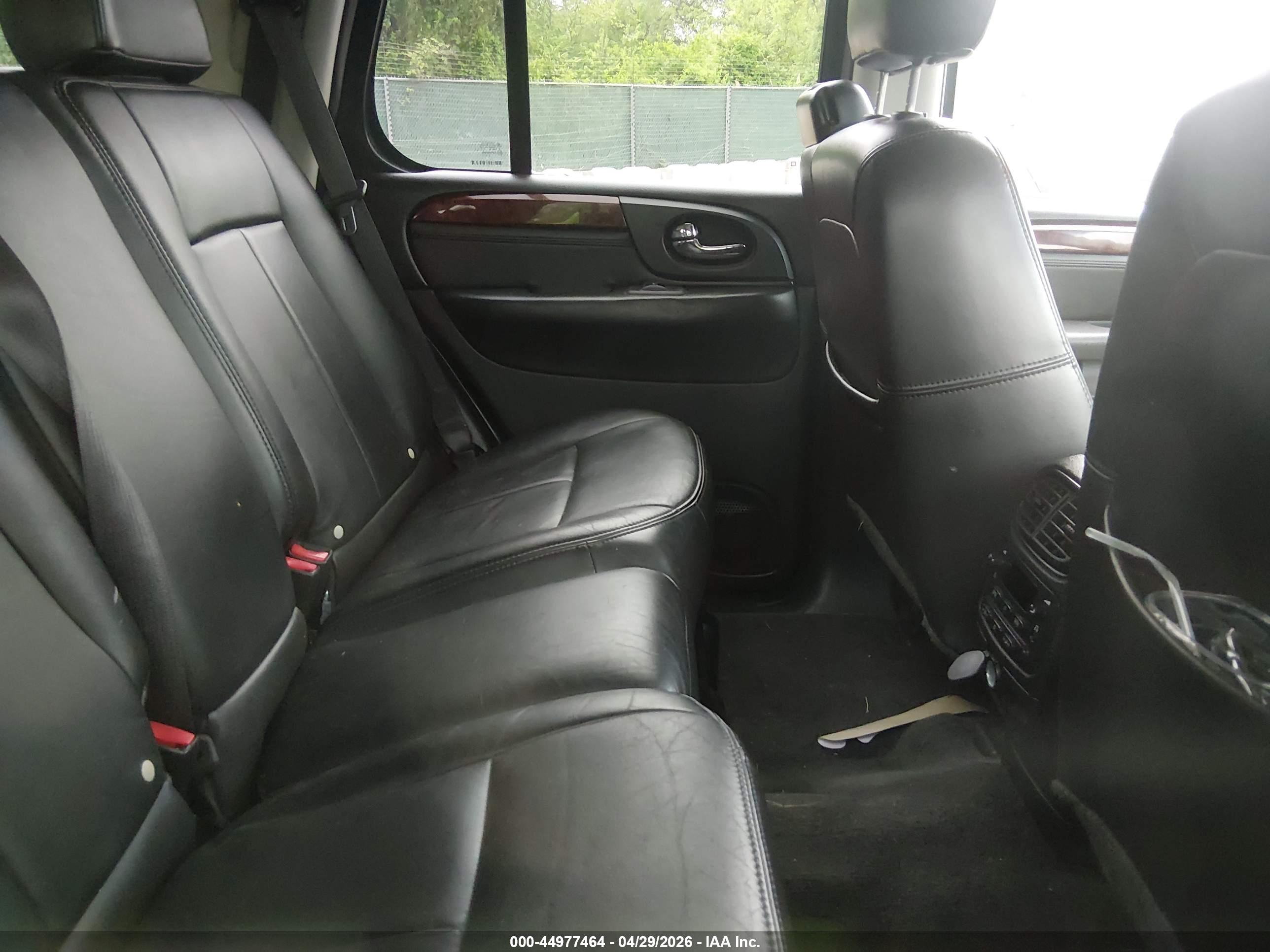 GMC ENVOY image 8