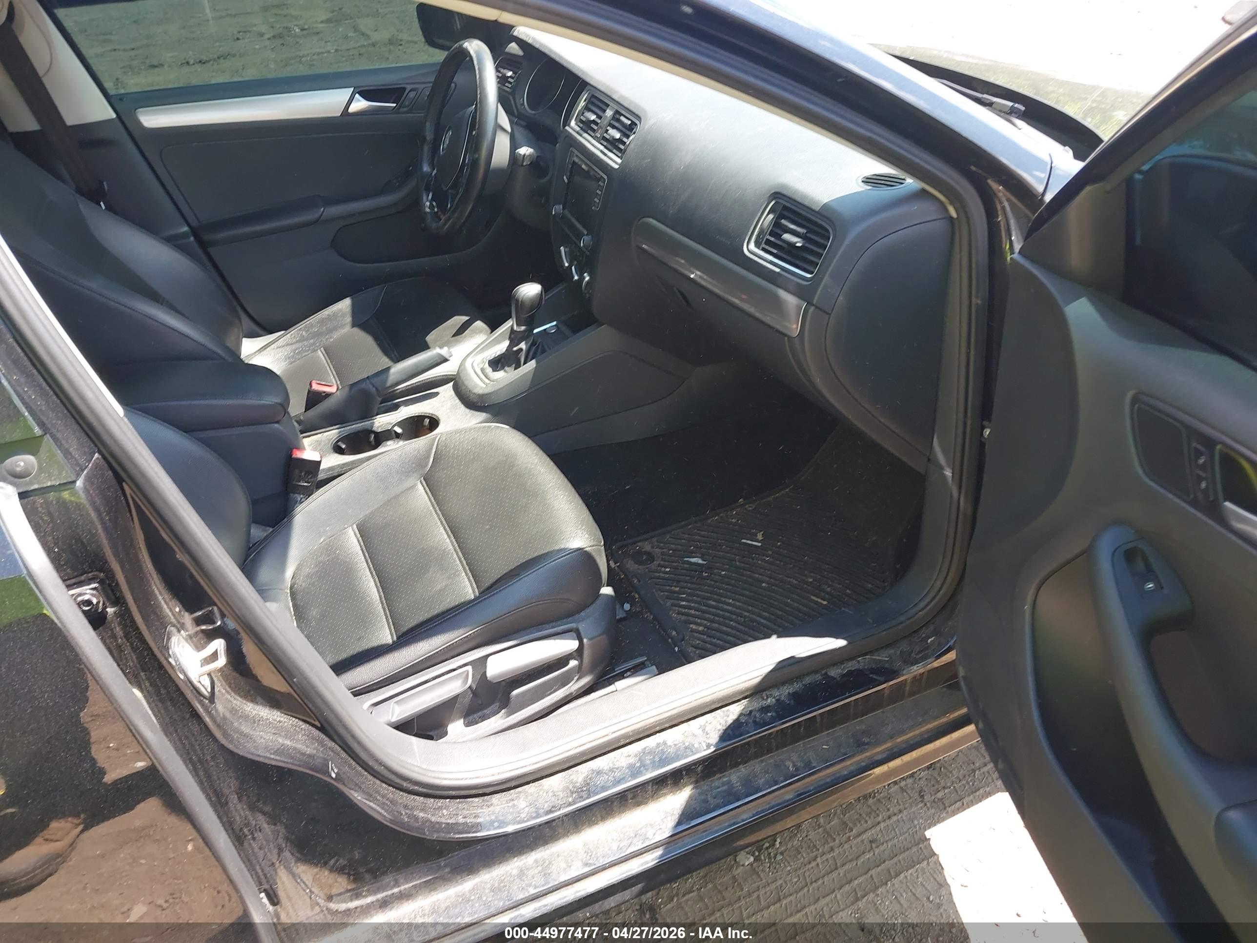 VOLKSWAGEN JETTA image 5