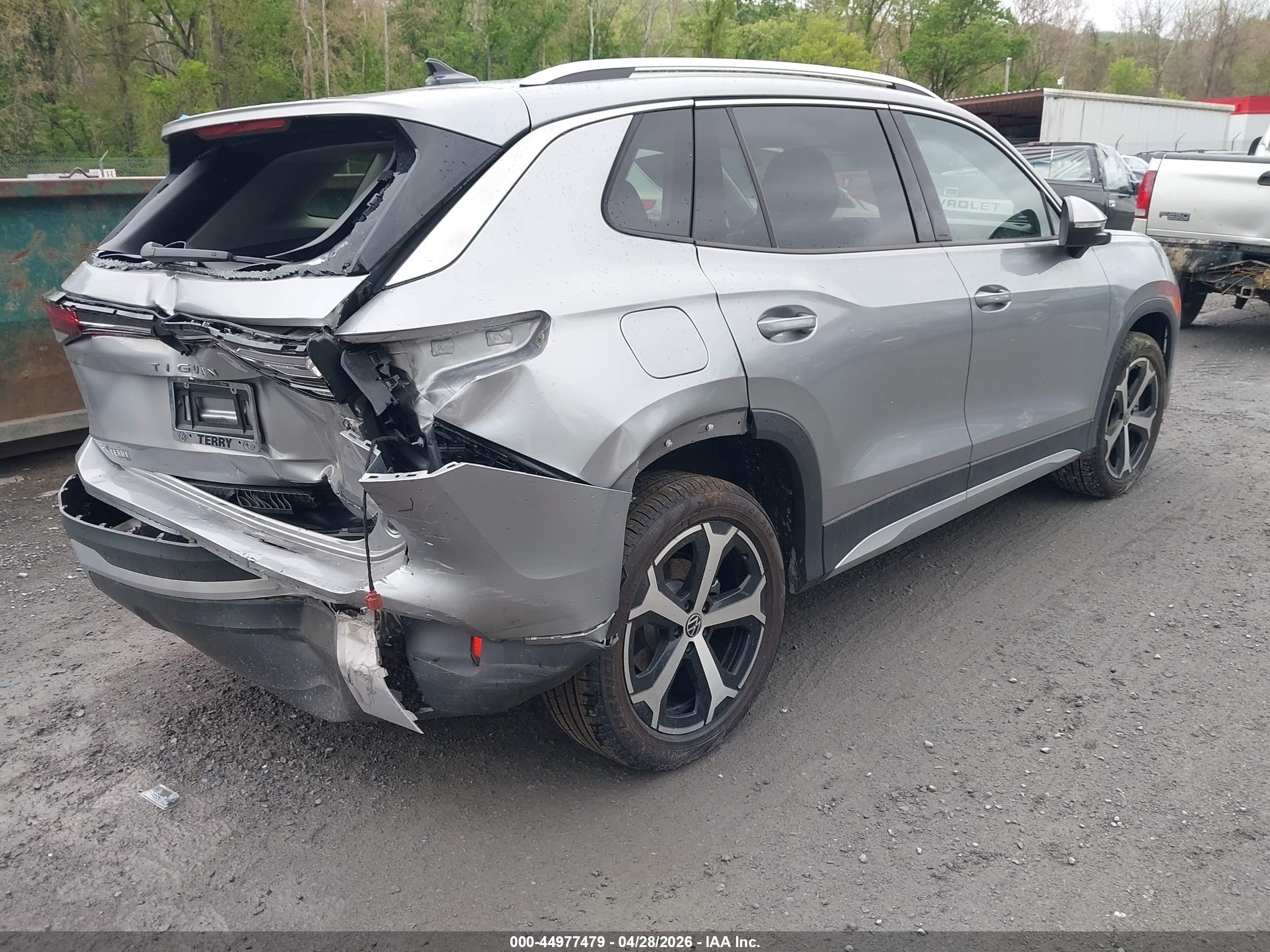 VOLKSWAGEN TIGUAN image 4