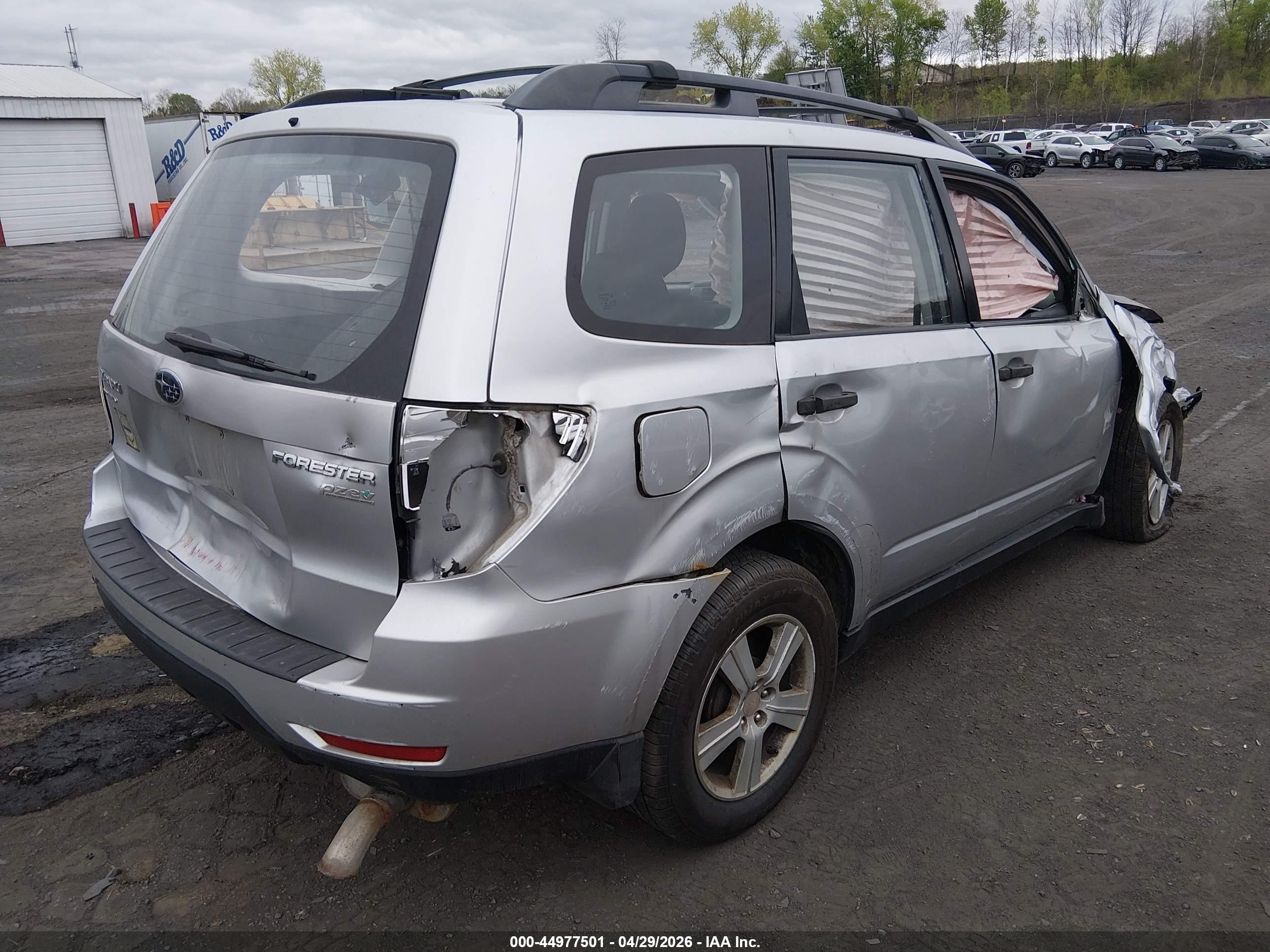 SUBARU FORESTER image 4