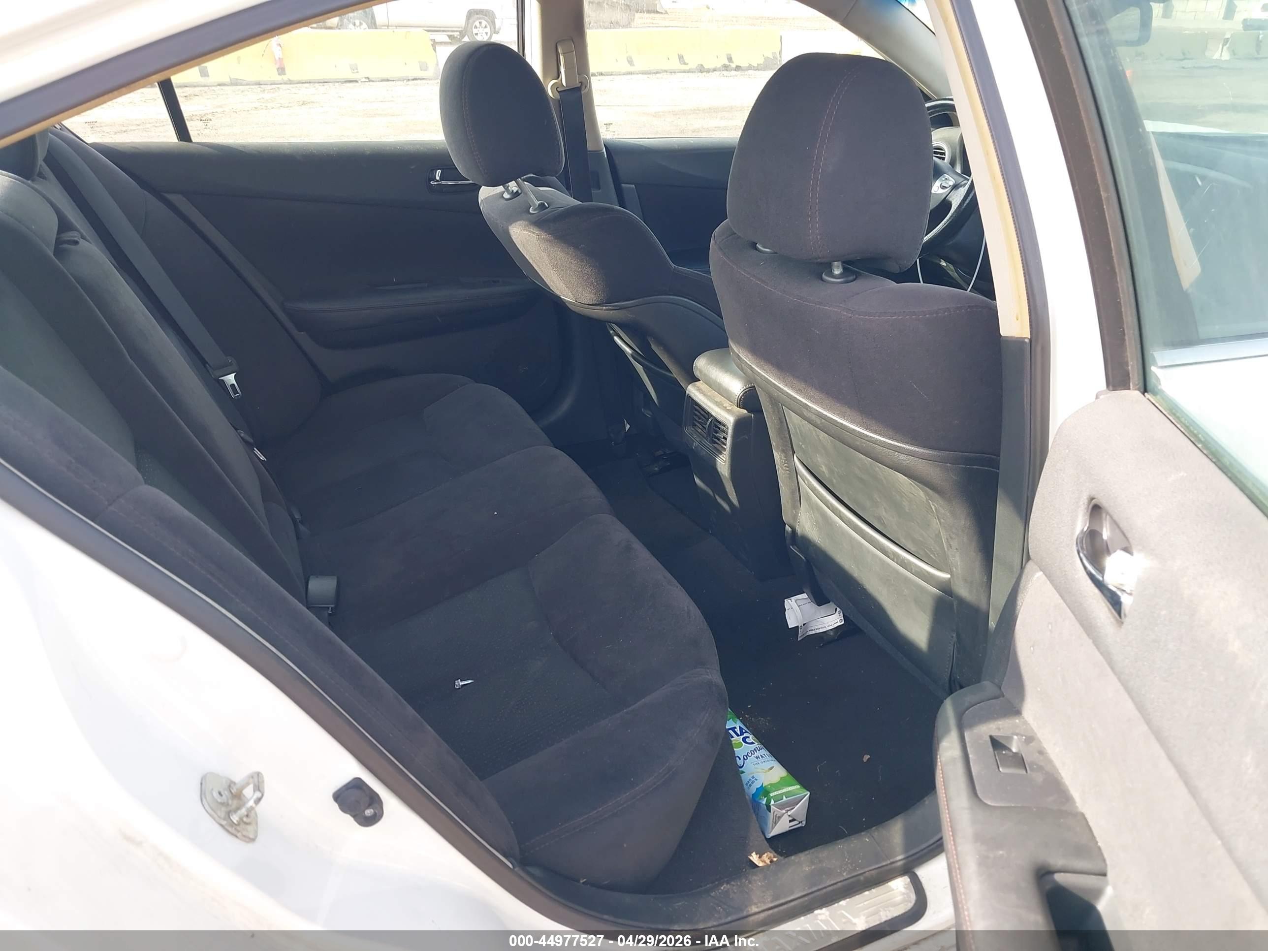 NISSAN MAXIMA image 8
