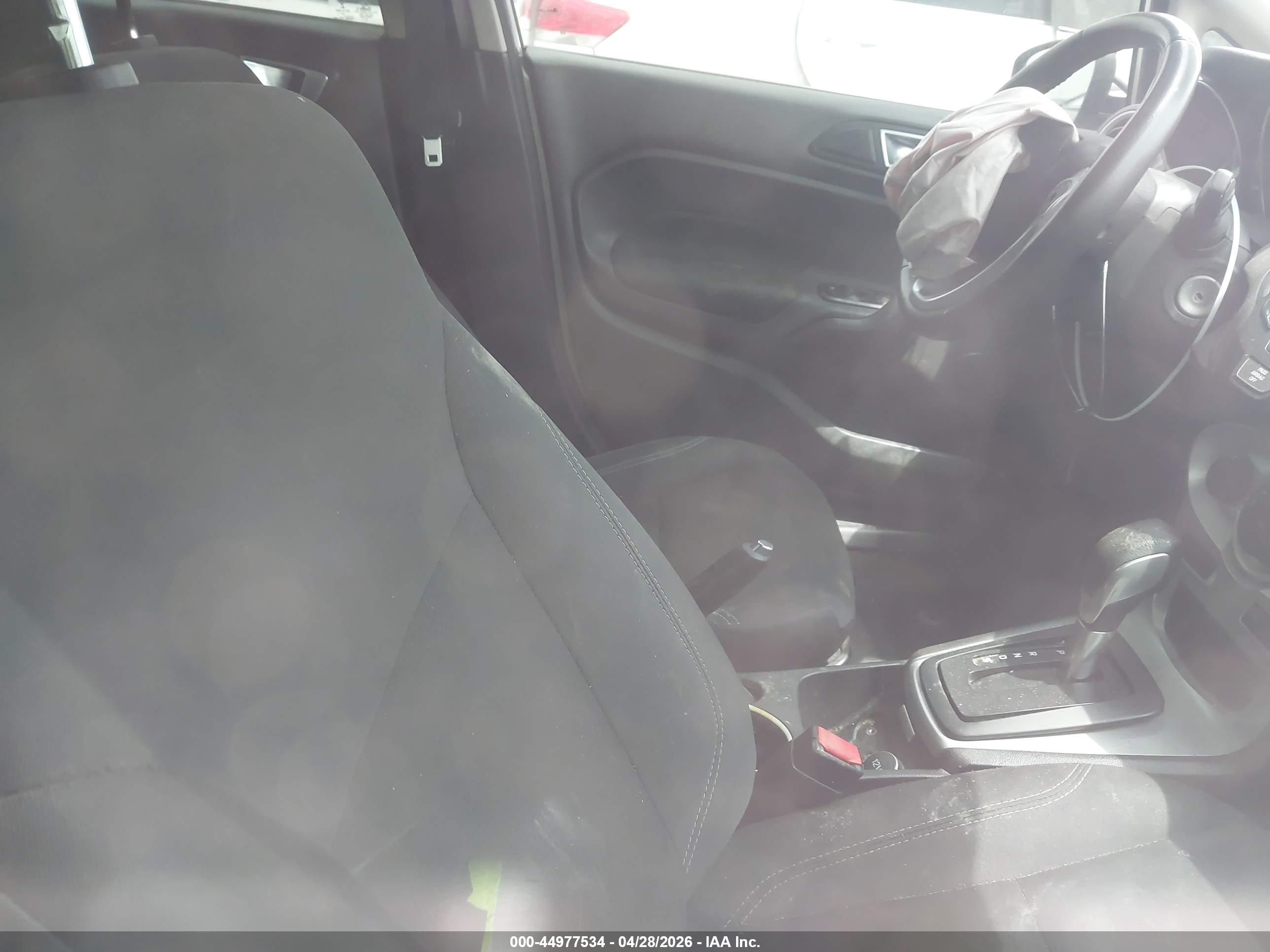 FORD FIESTA image 5