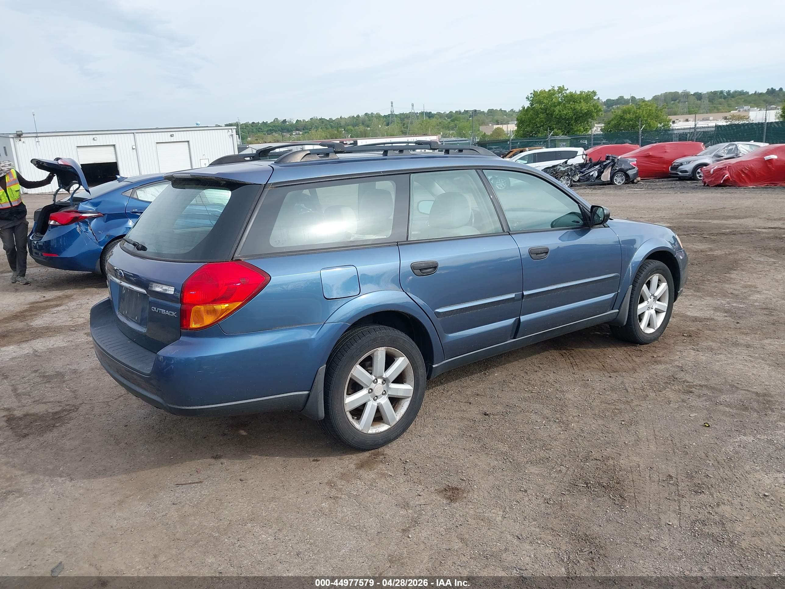 SUBARU OUTBACK image 4