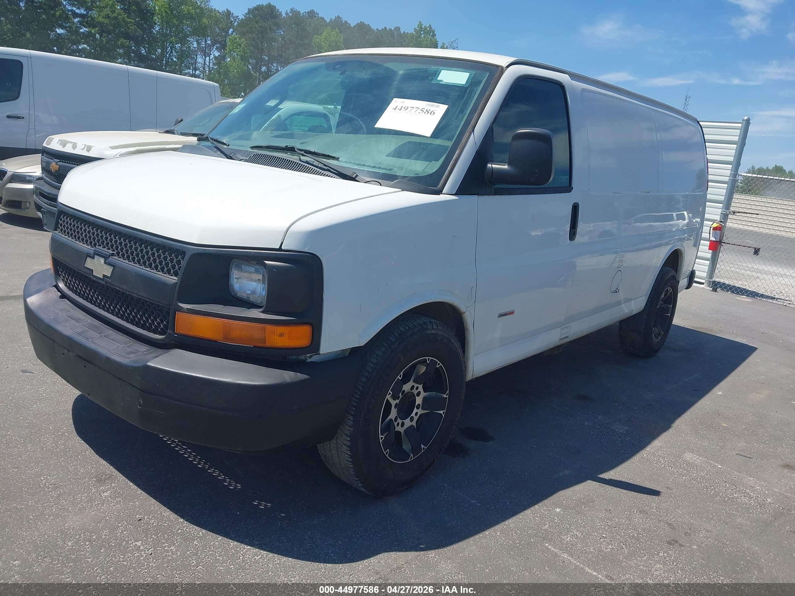CHEVROLET EXPRESS image 2