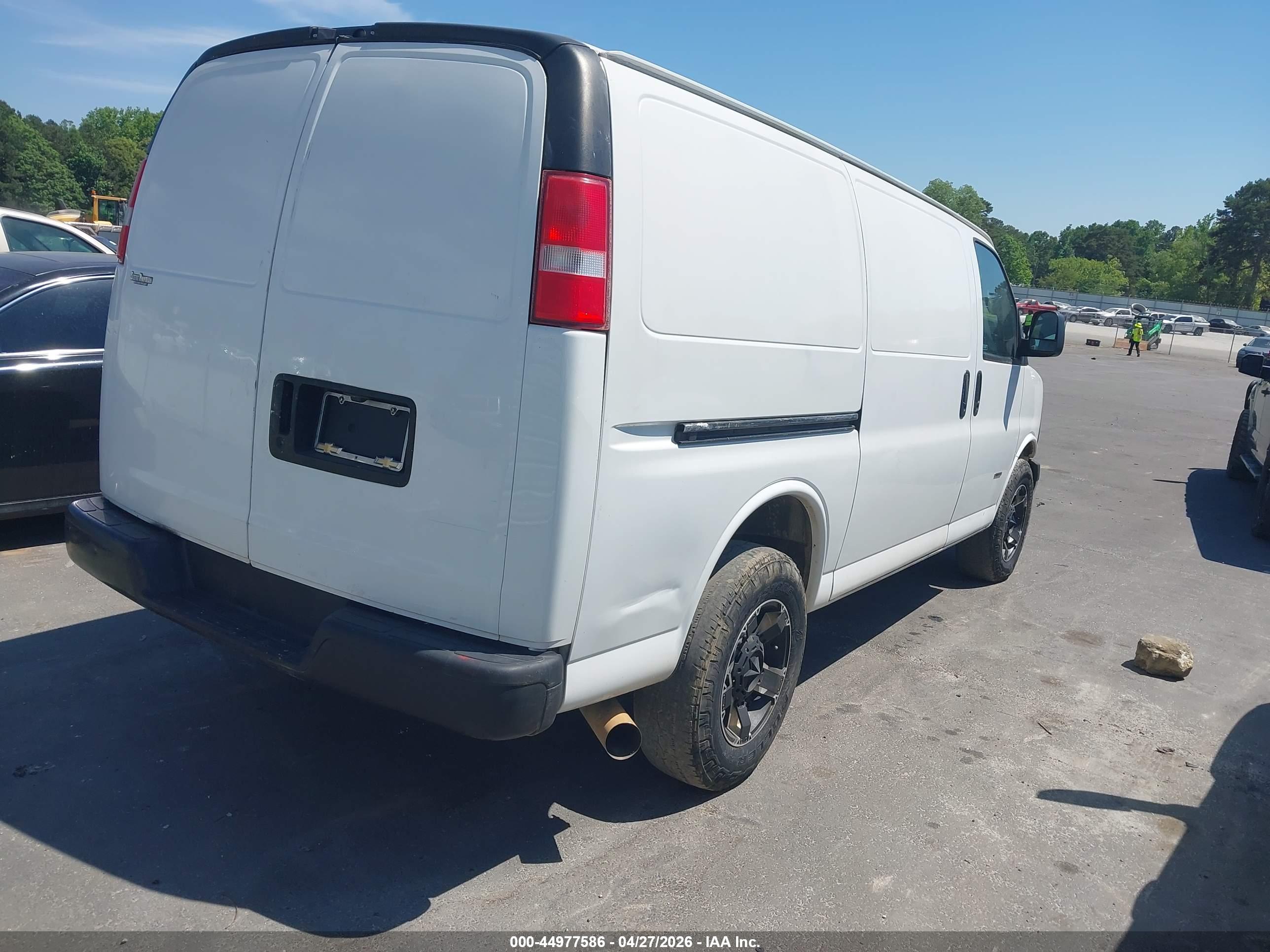 CHEVROLET EXPRESS image 4