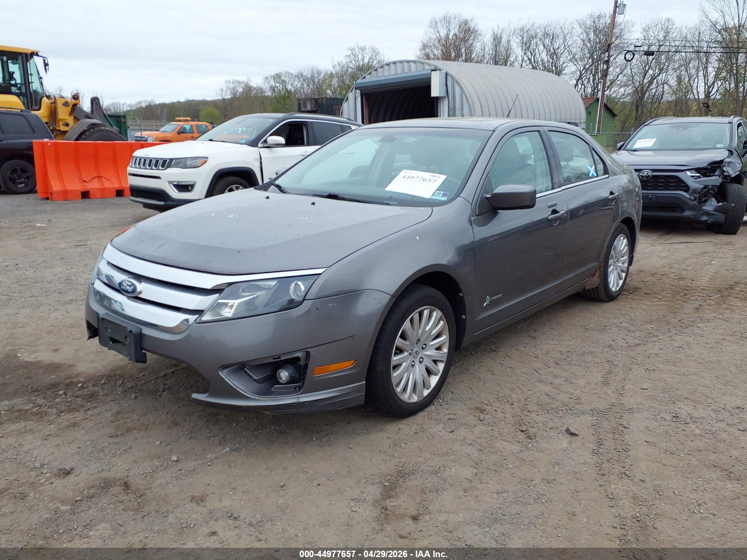 FORD FUSION image 2