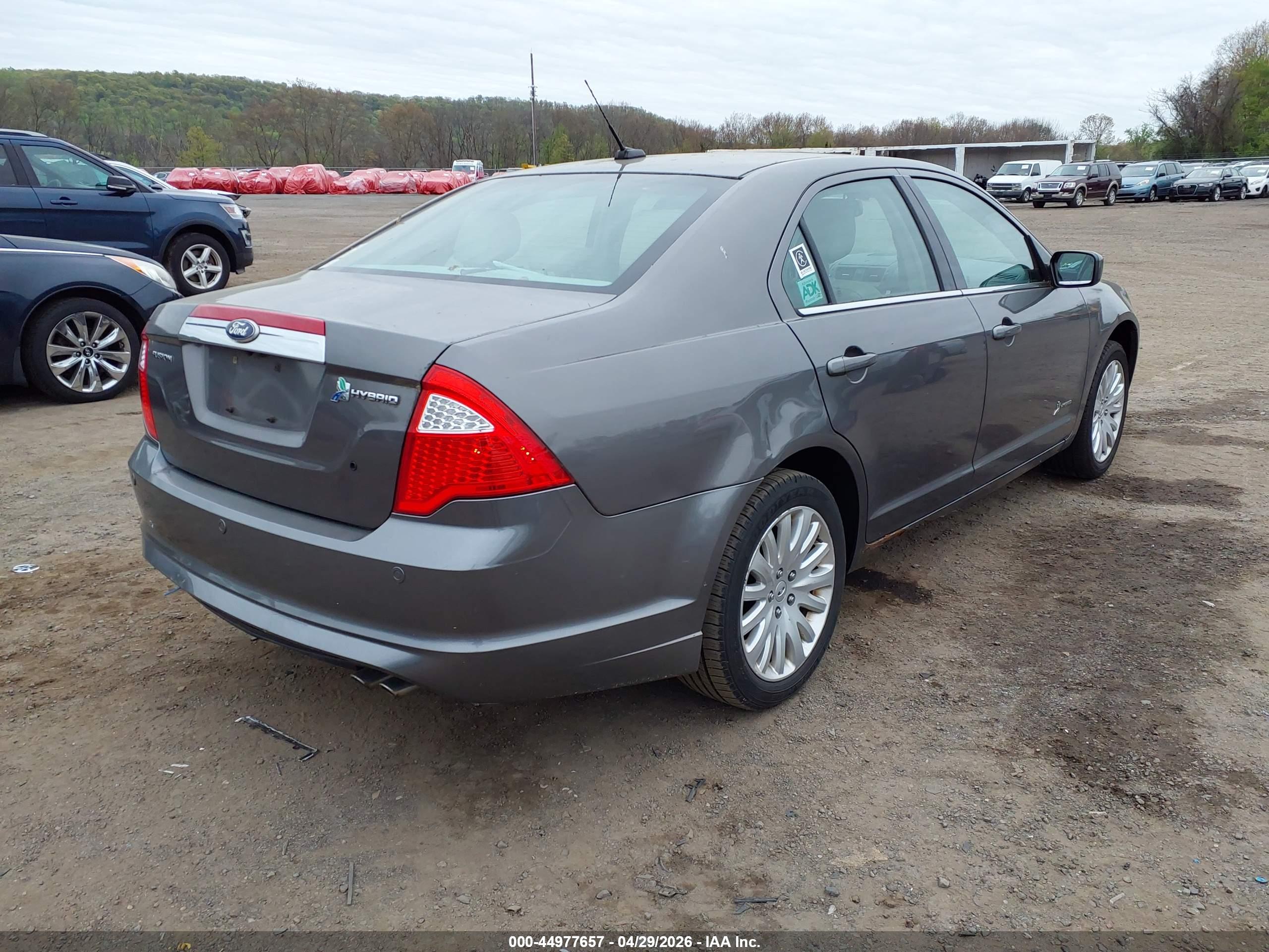 FORD FUSION image 4