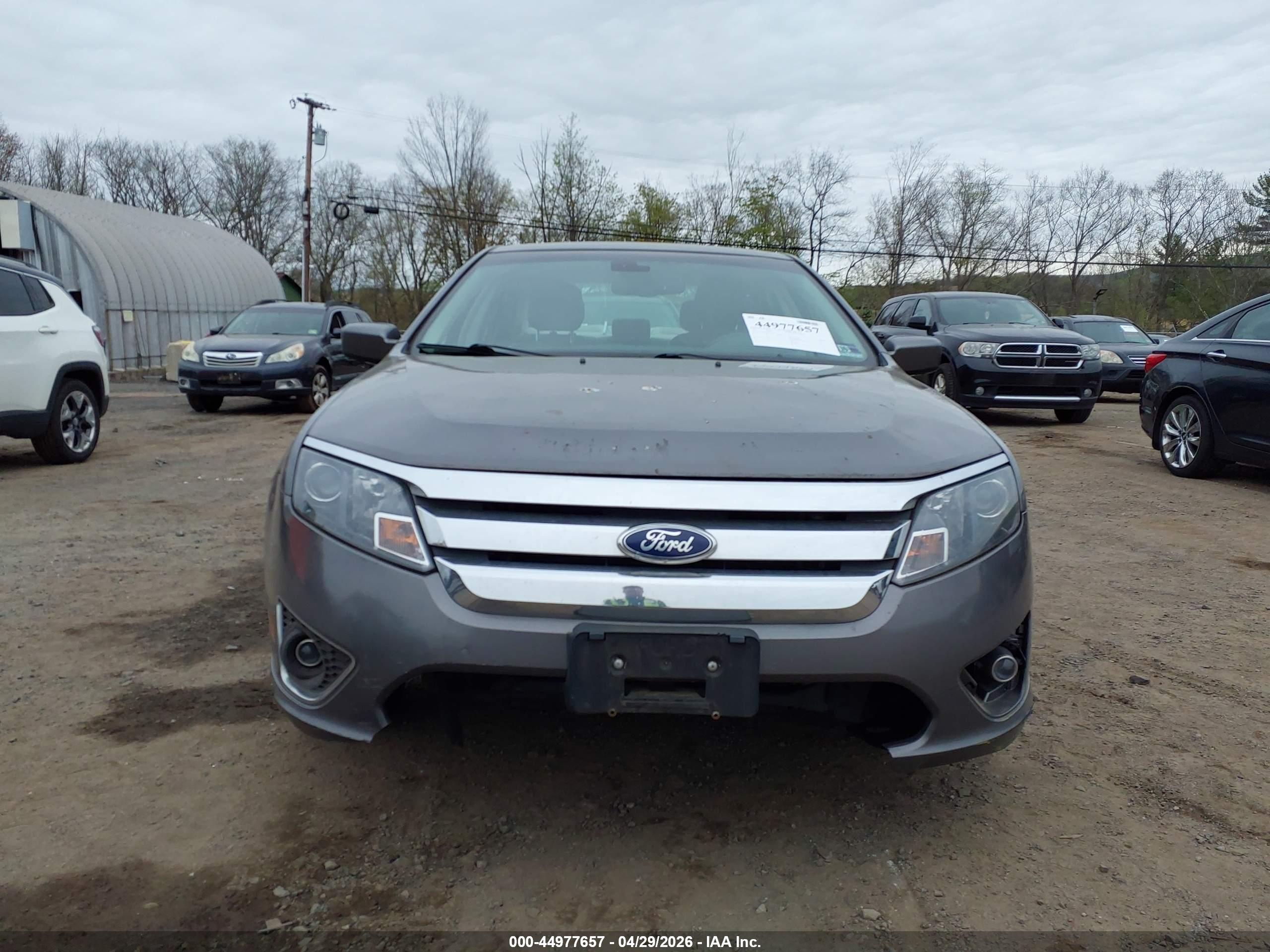 FORD FUSION image 6