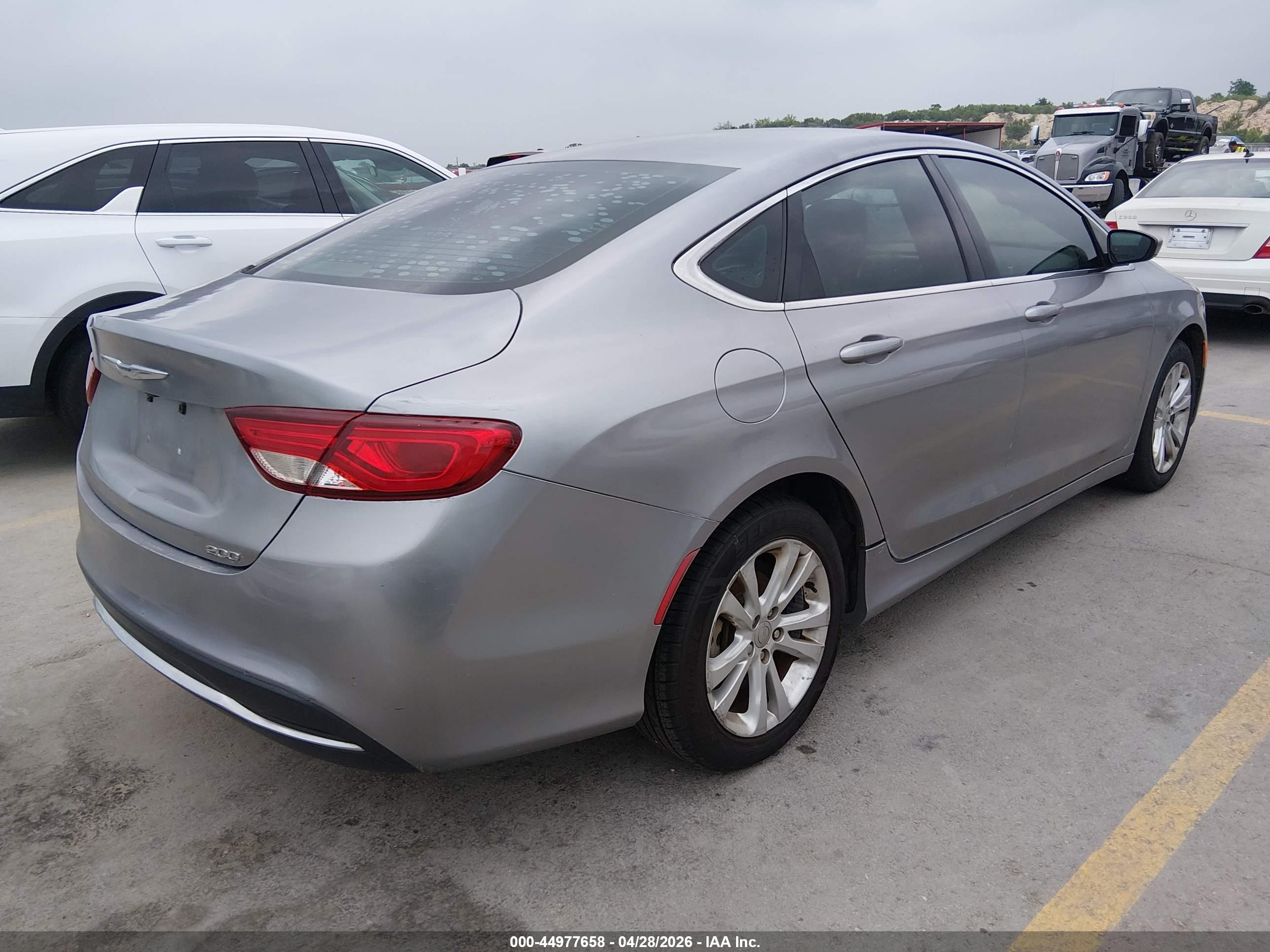 CHRYSLER 200 image 4