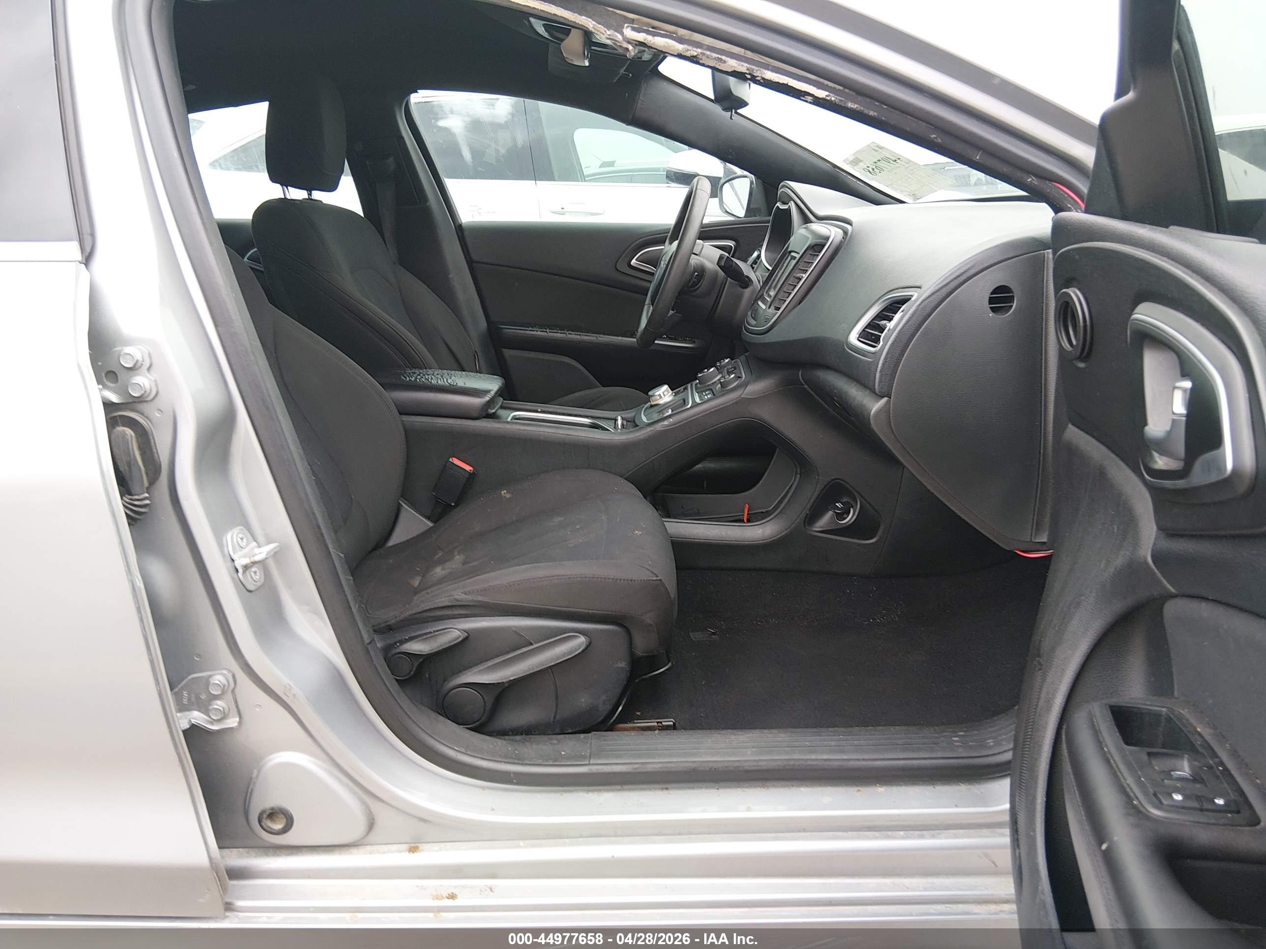 CHRYSLER 200 image 5