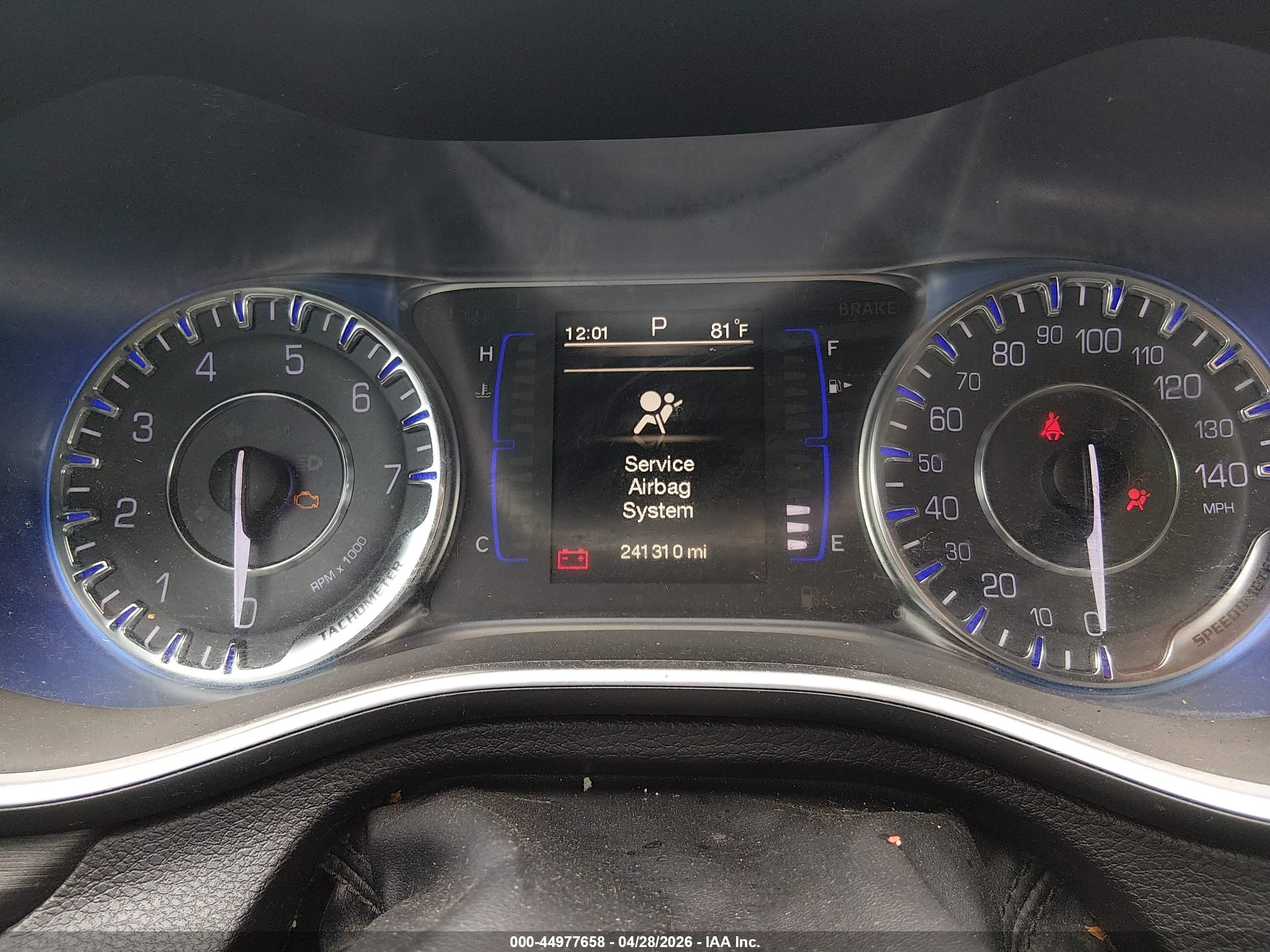 CHRYSLER 200 image 7