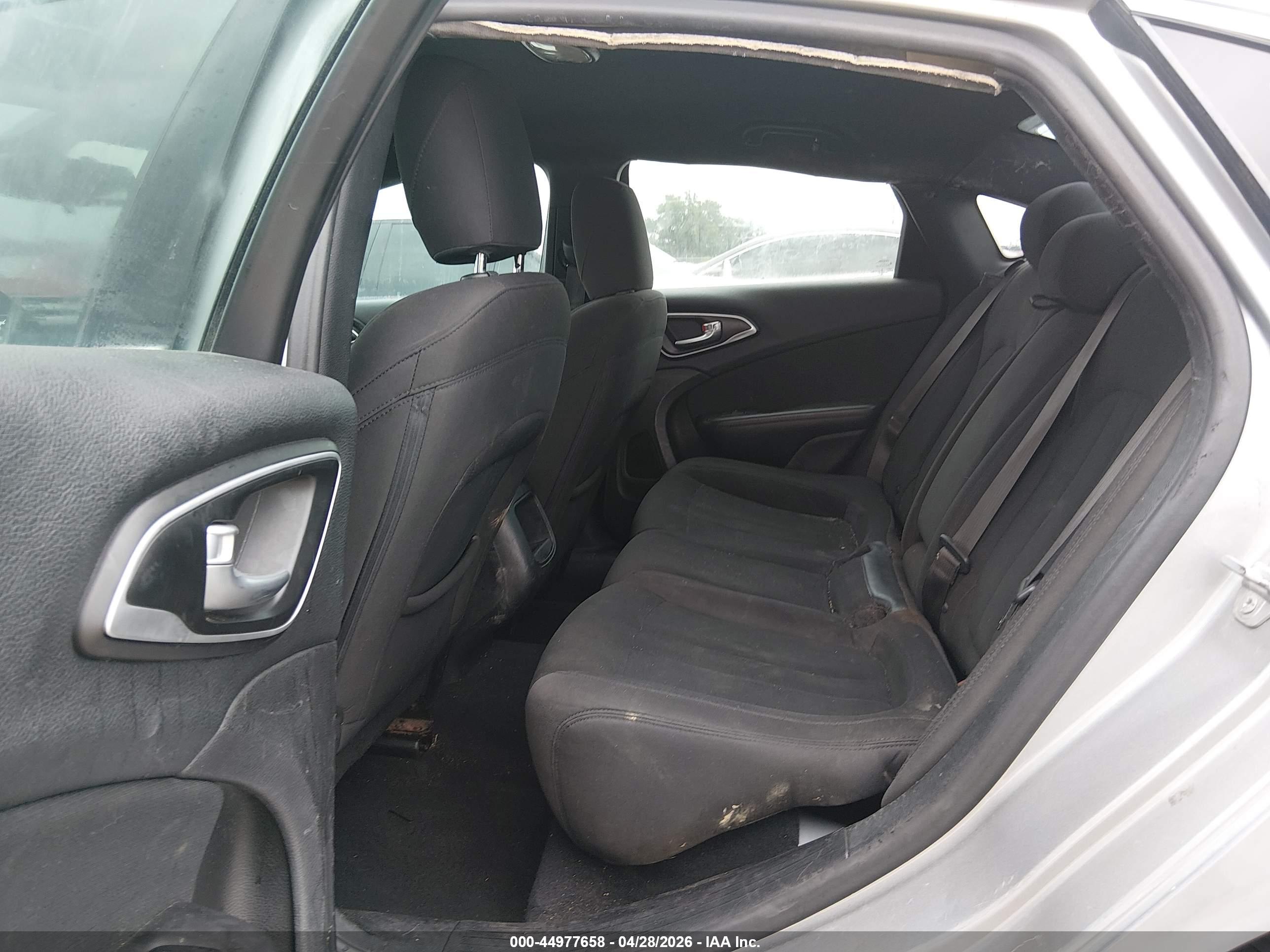 CHRYSLER 200 image 8