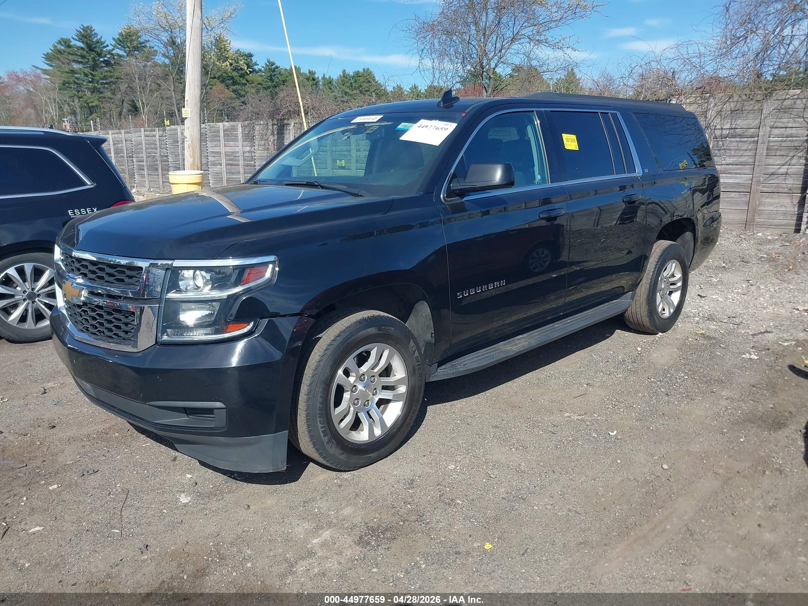 CHEVROLET SUBURBAN image 2