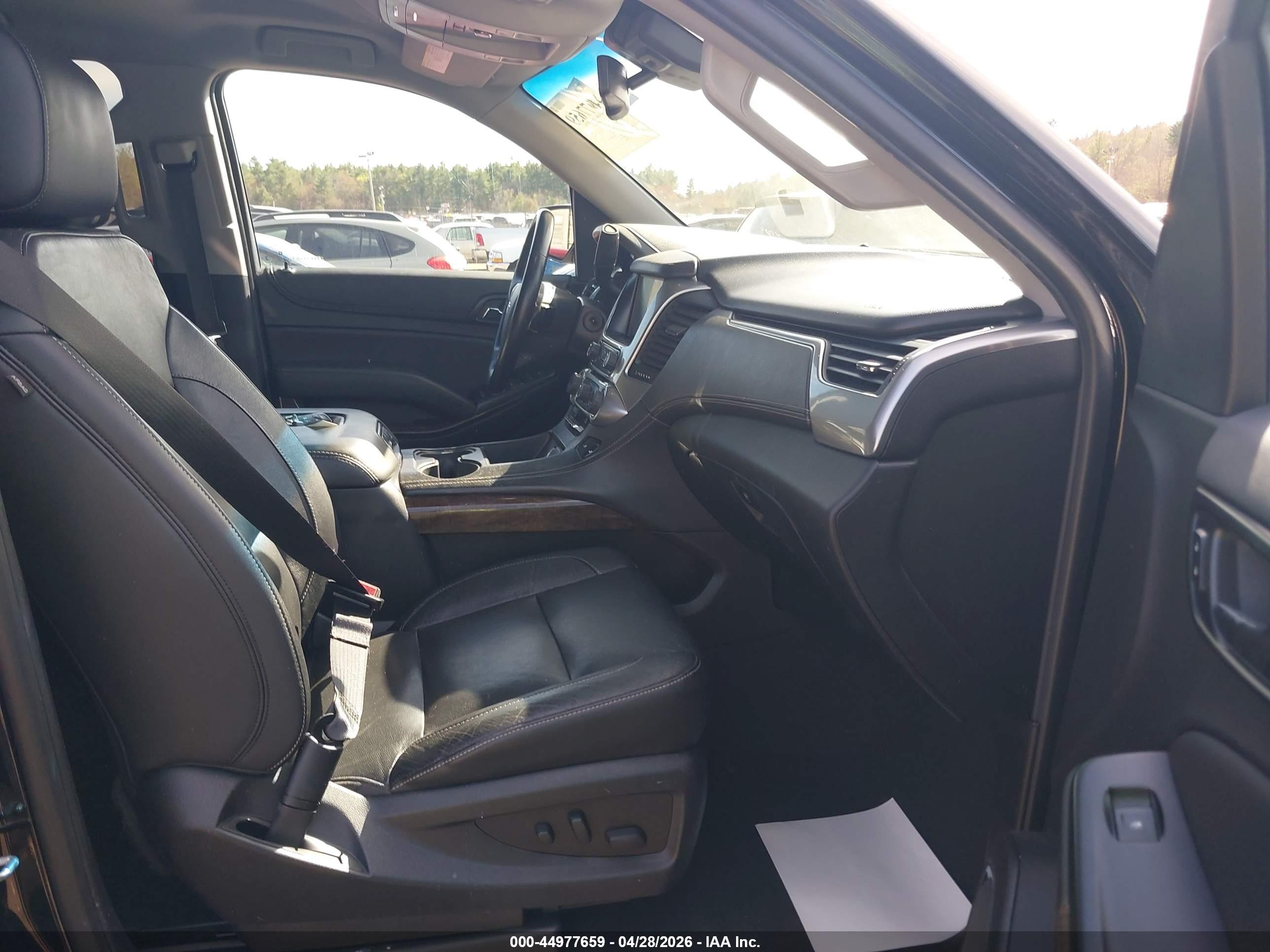 CHEVROLET SUBURBAN image 5