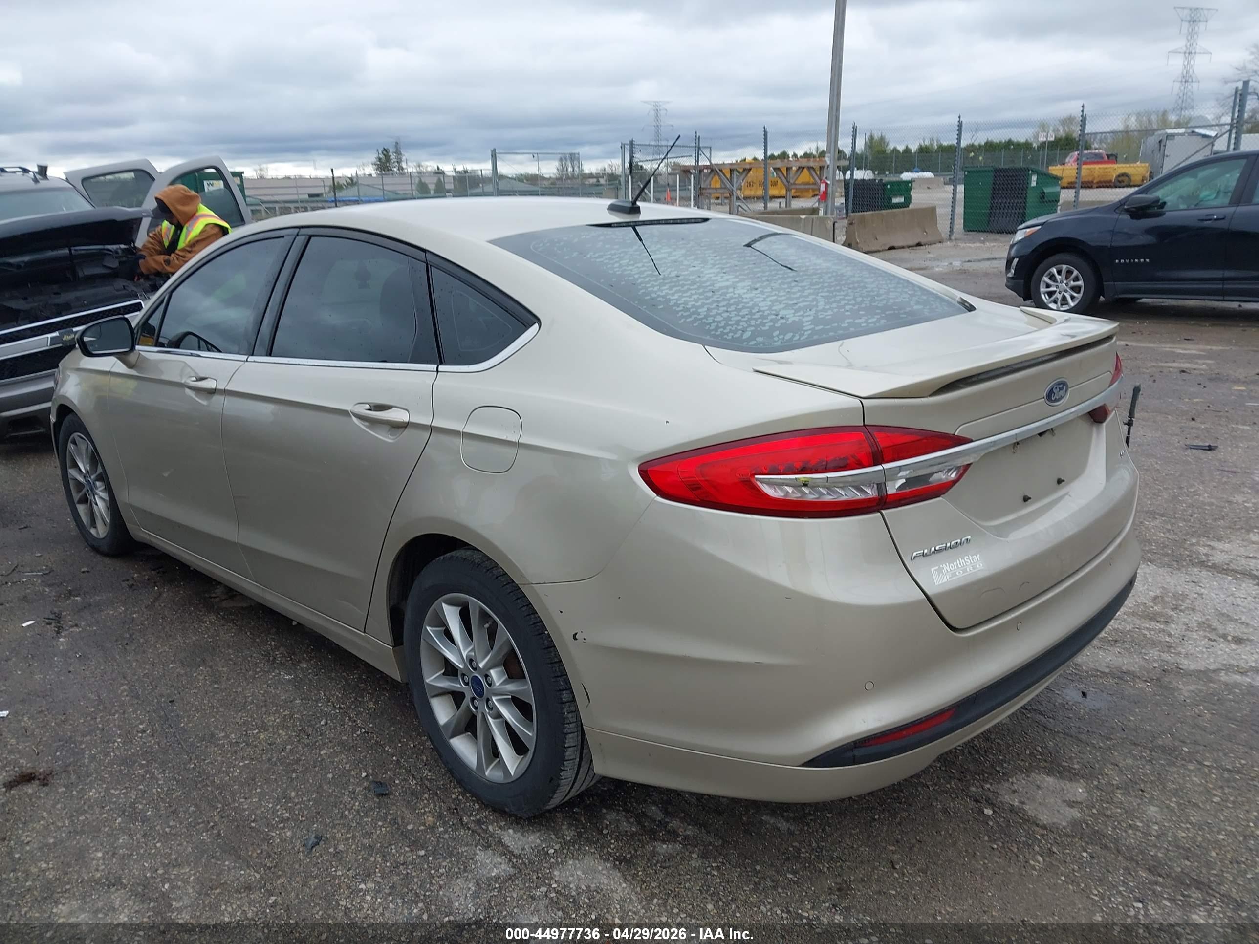 FORD FUSION image 3