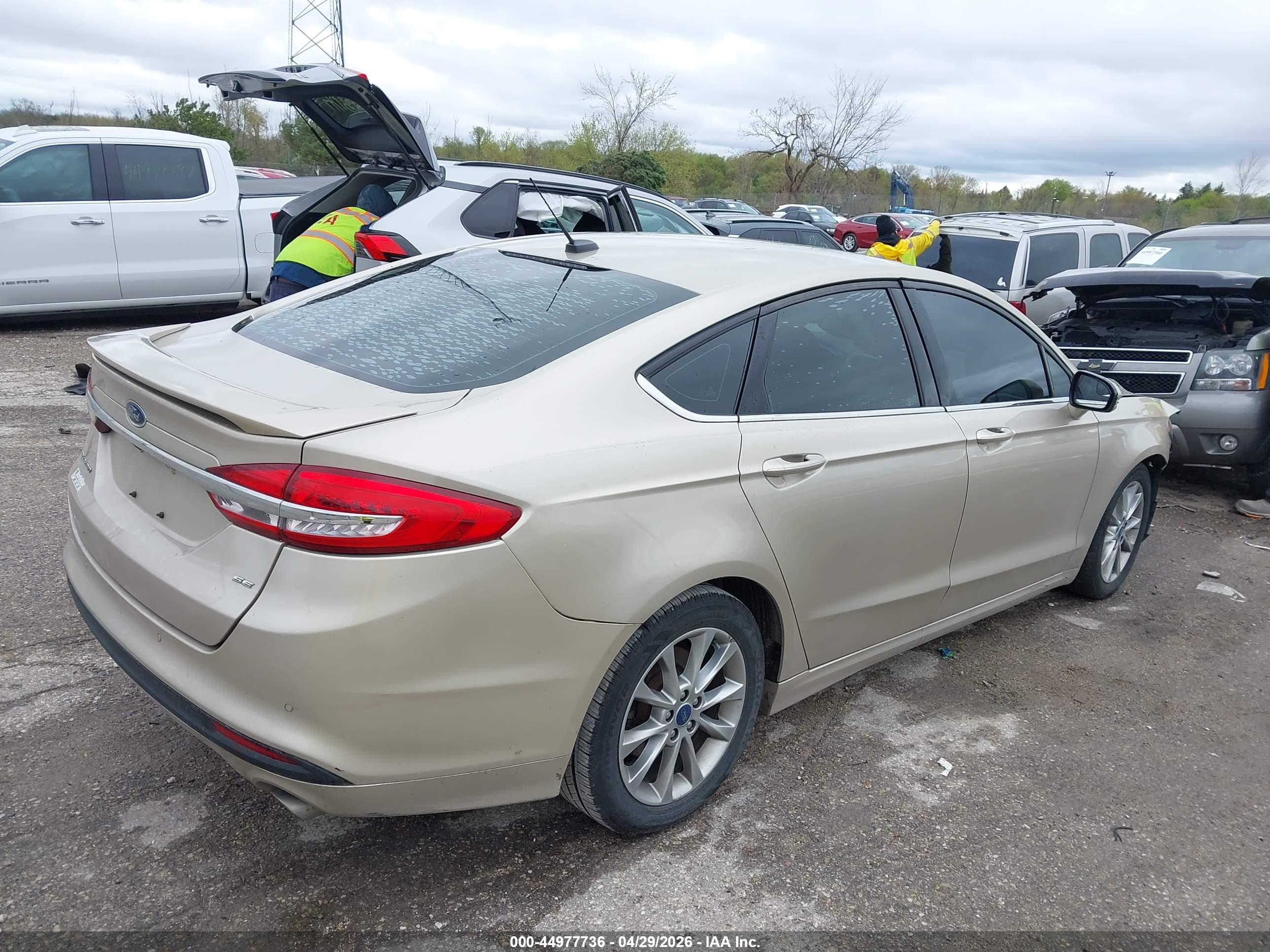 FORD FUSION image 4