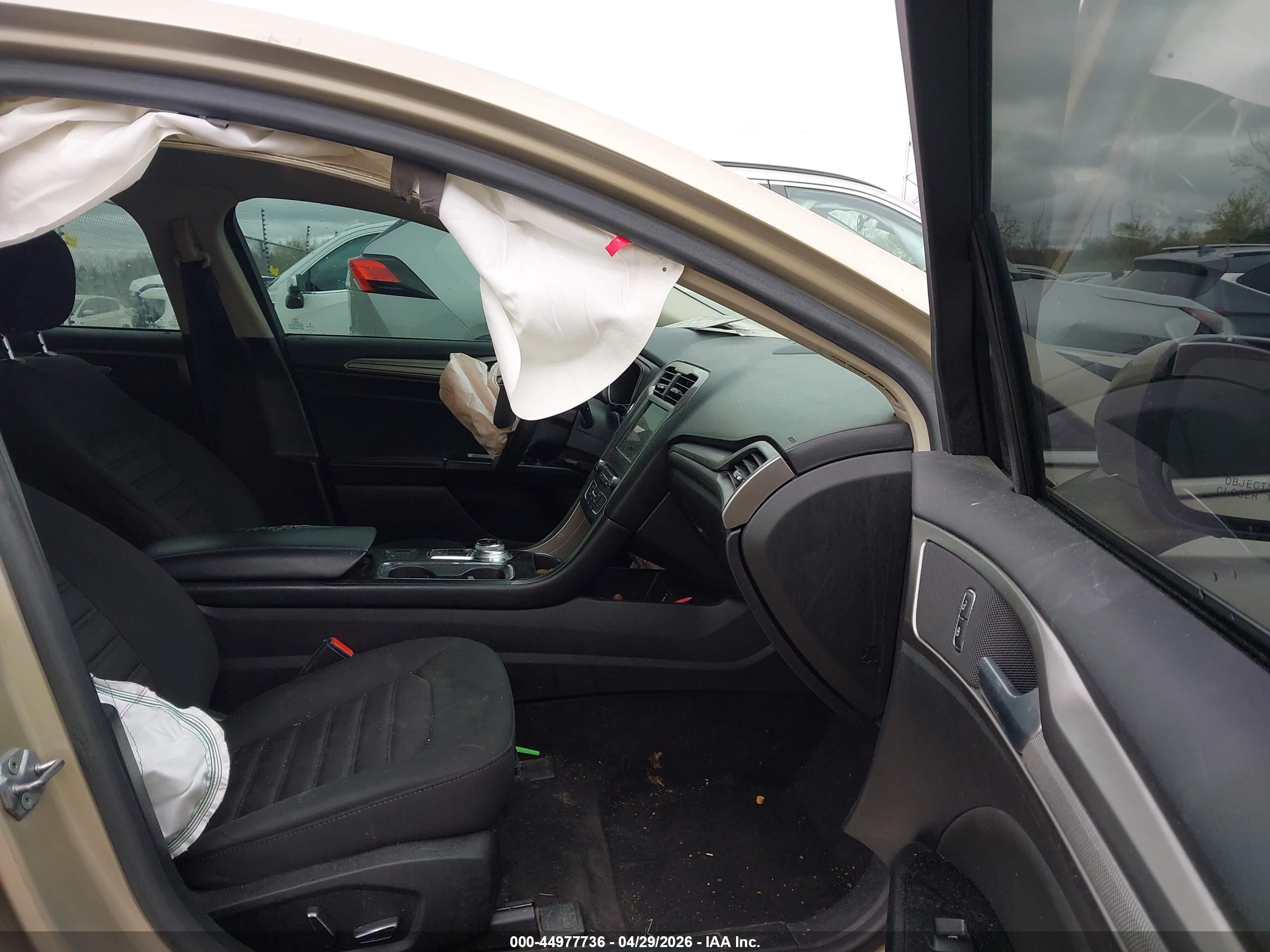 FORD FUSION image 5