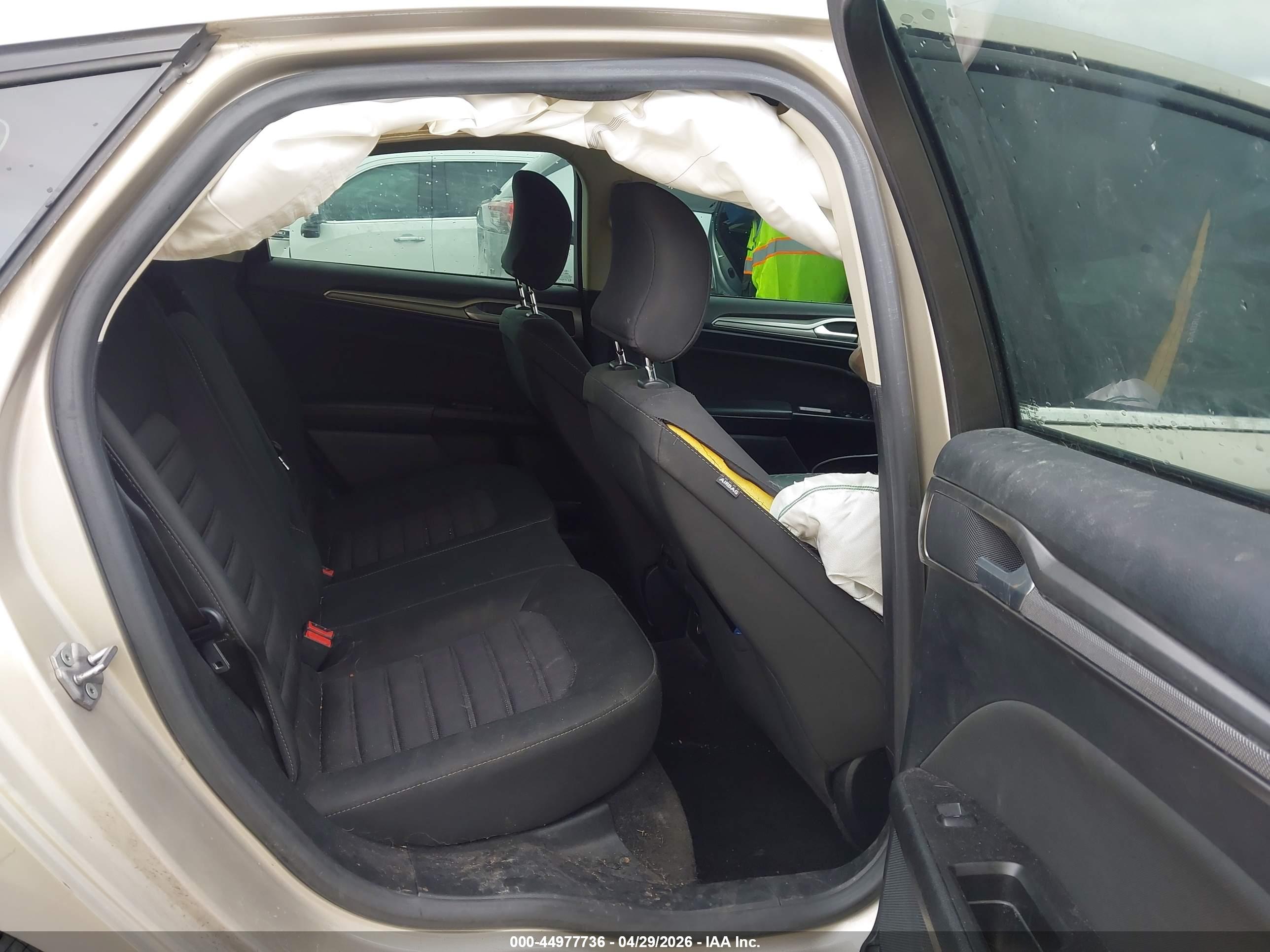 FORD FUSION image 8