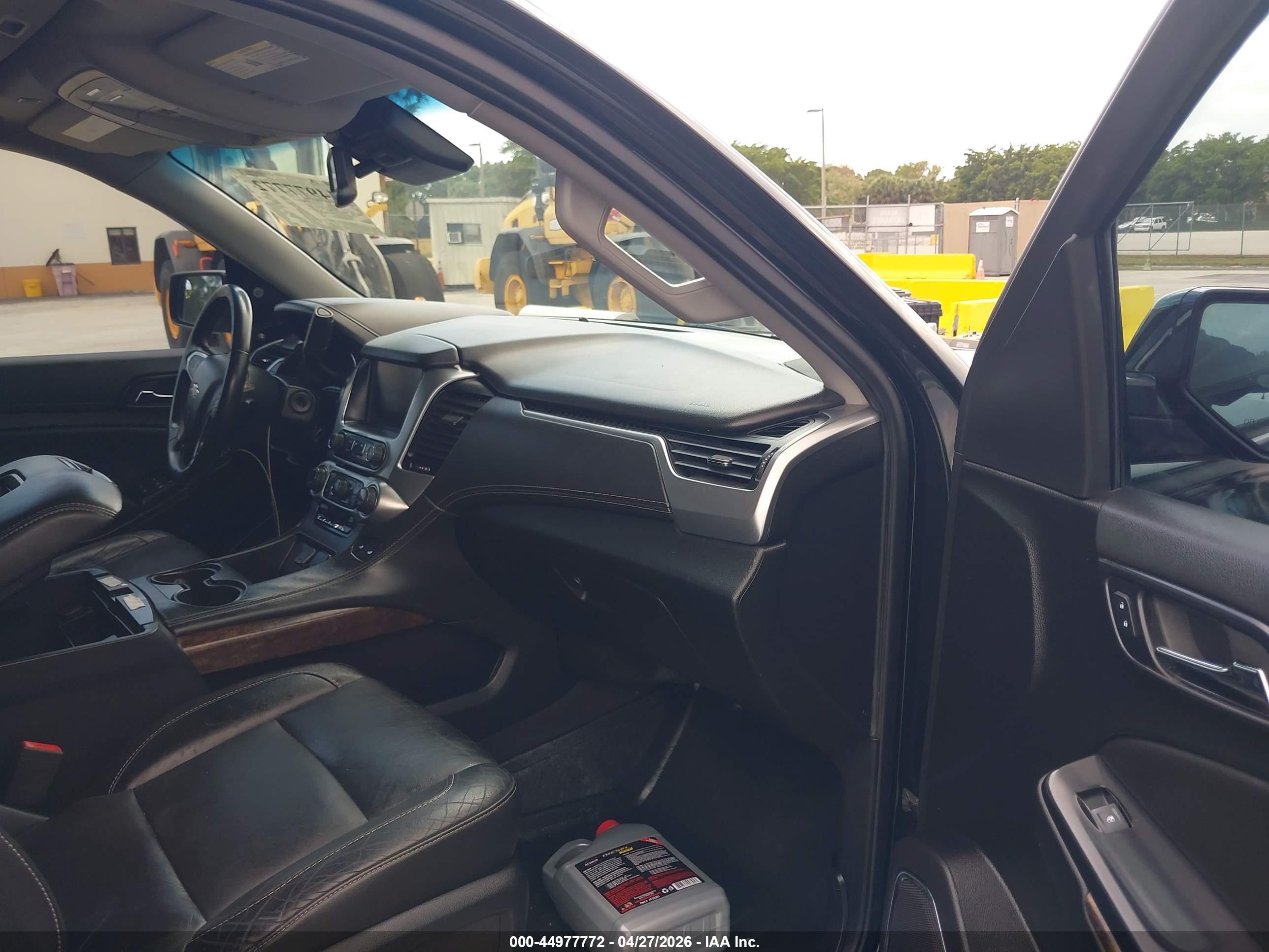 CHEVROLET SUBURBAN image 5