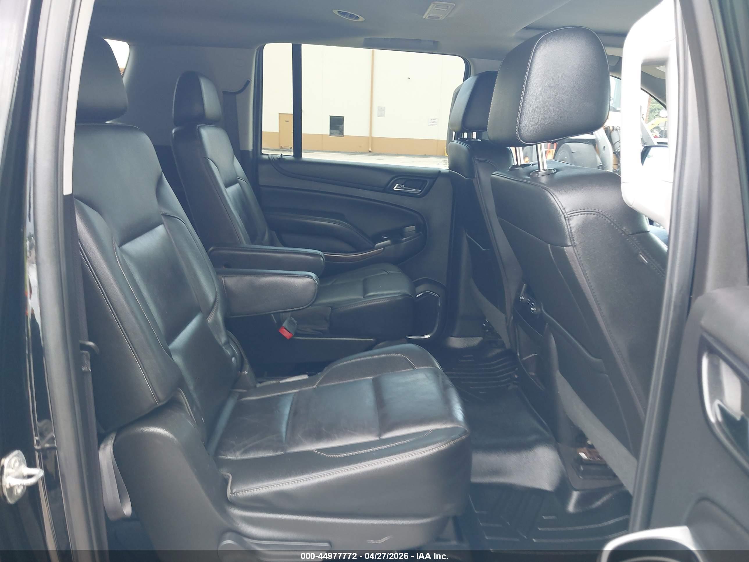 CHEVROLET SUBURBAN image 8