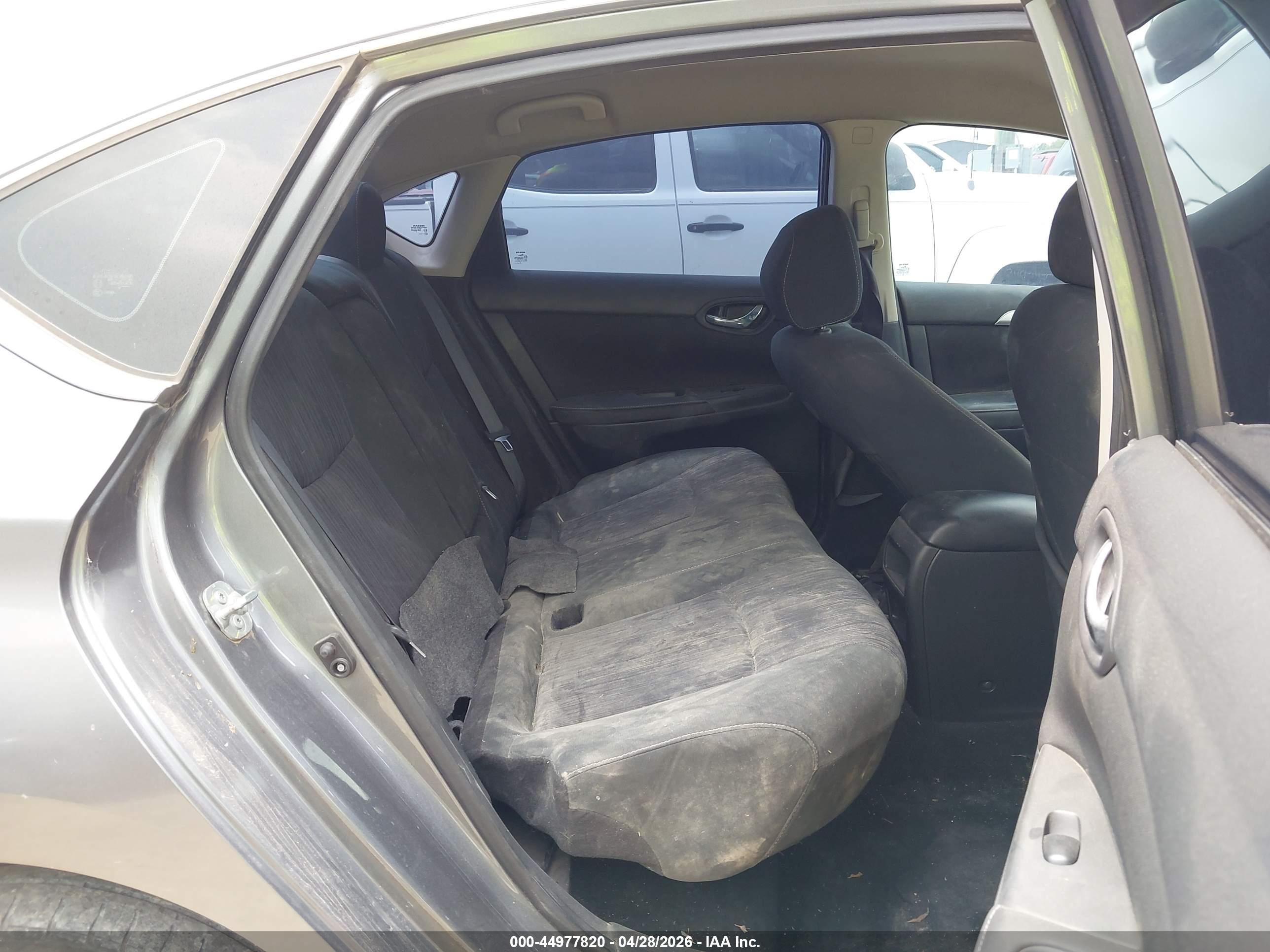 NISSAN SENTRA image 8