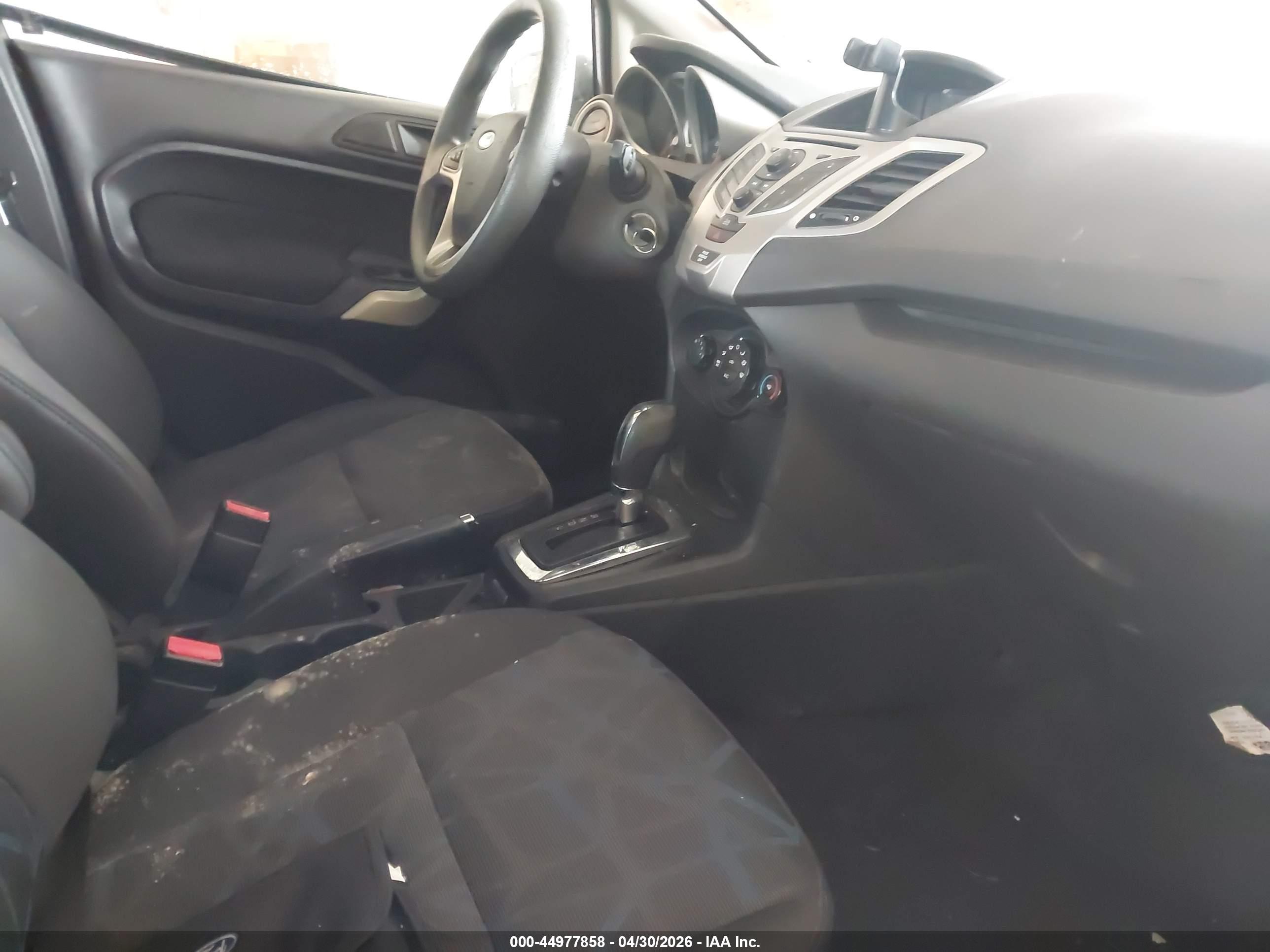 FORD FIESTA image 5