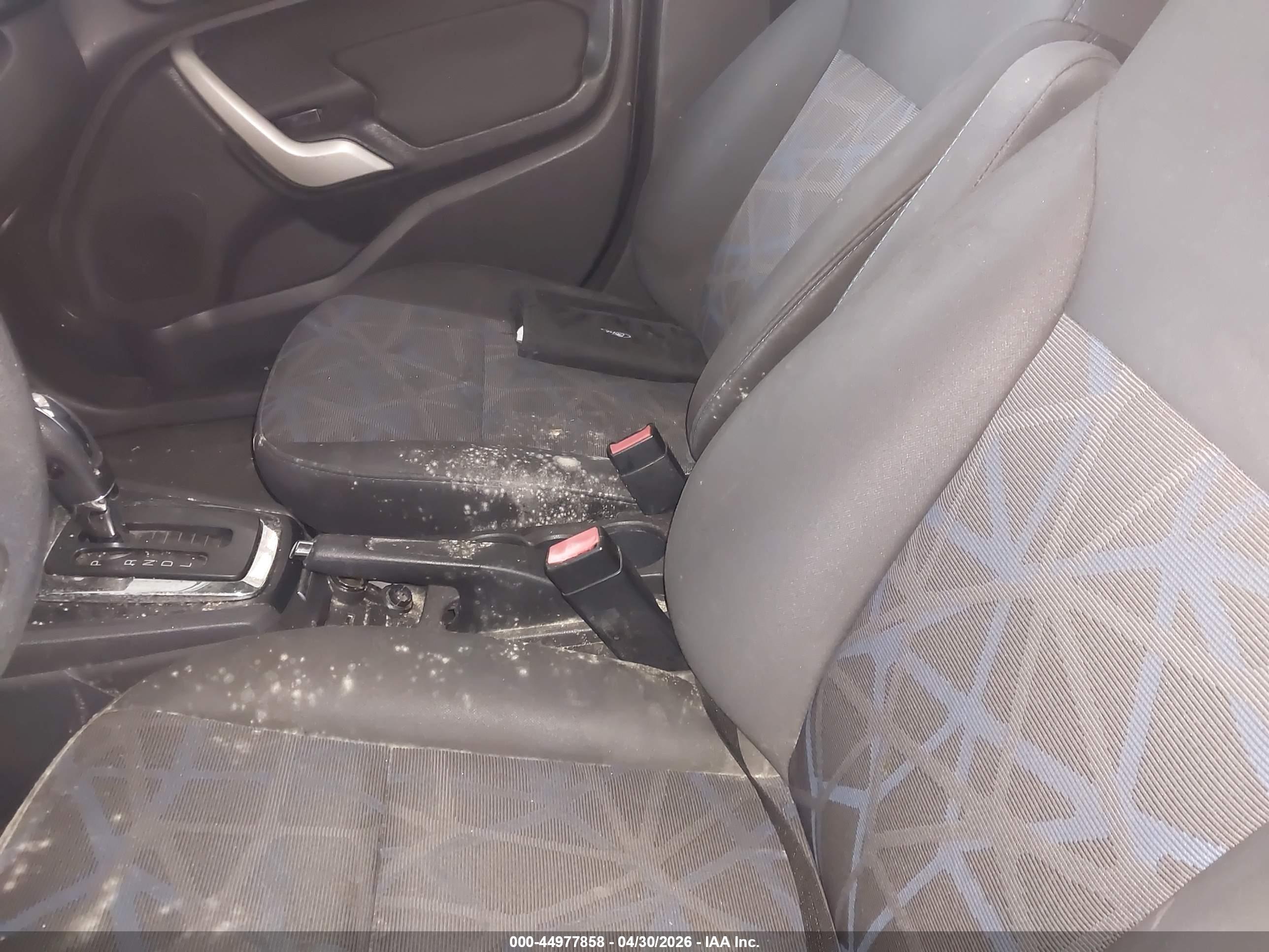 FORD FIESTA image 6