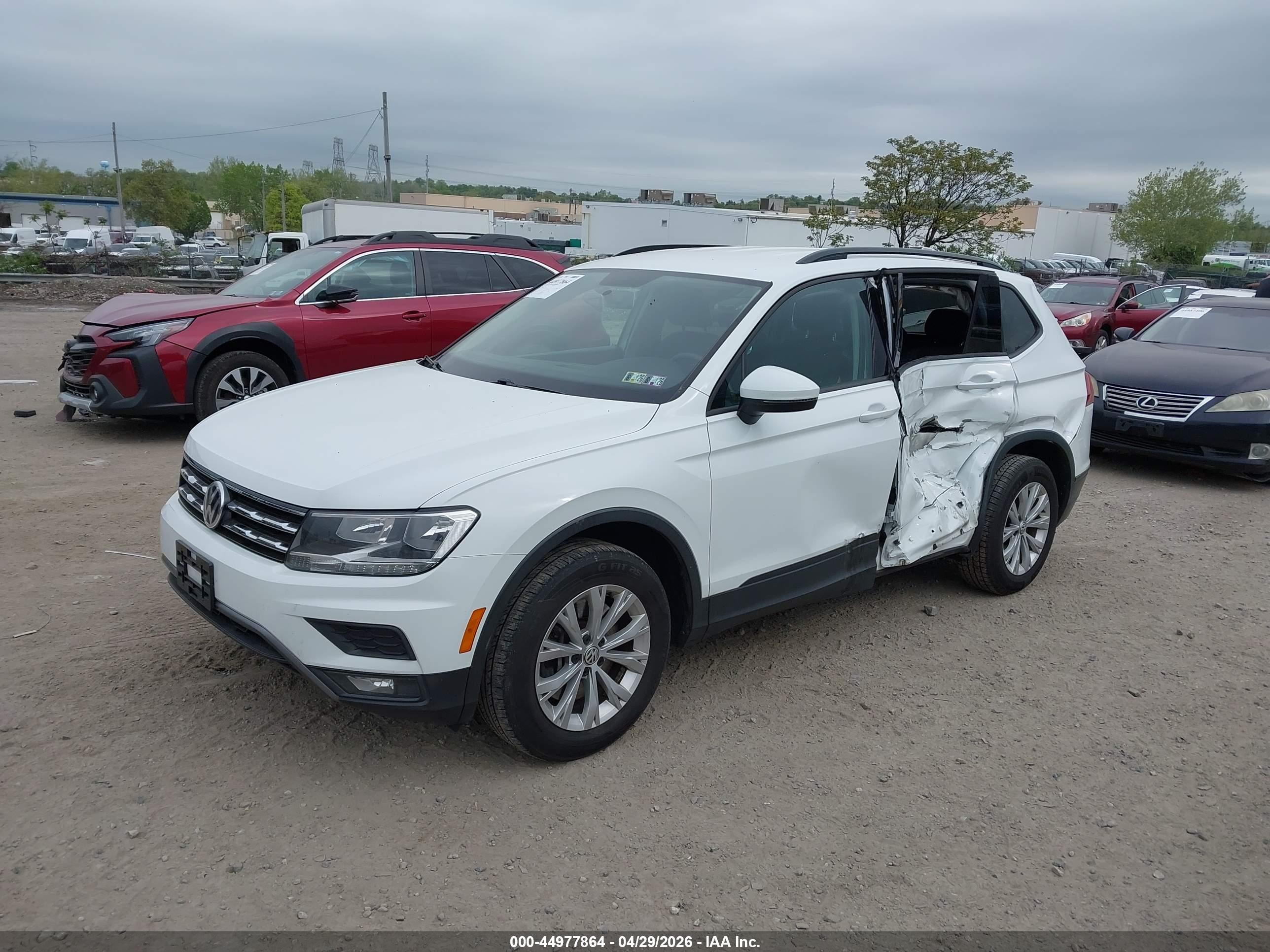 VOLKSWAGEN TIGUAN image 2
