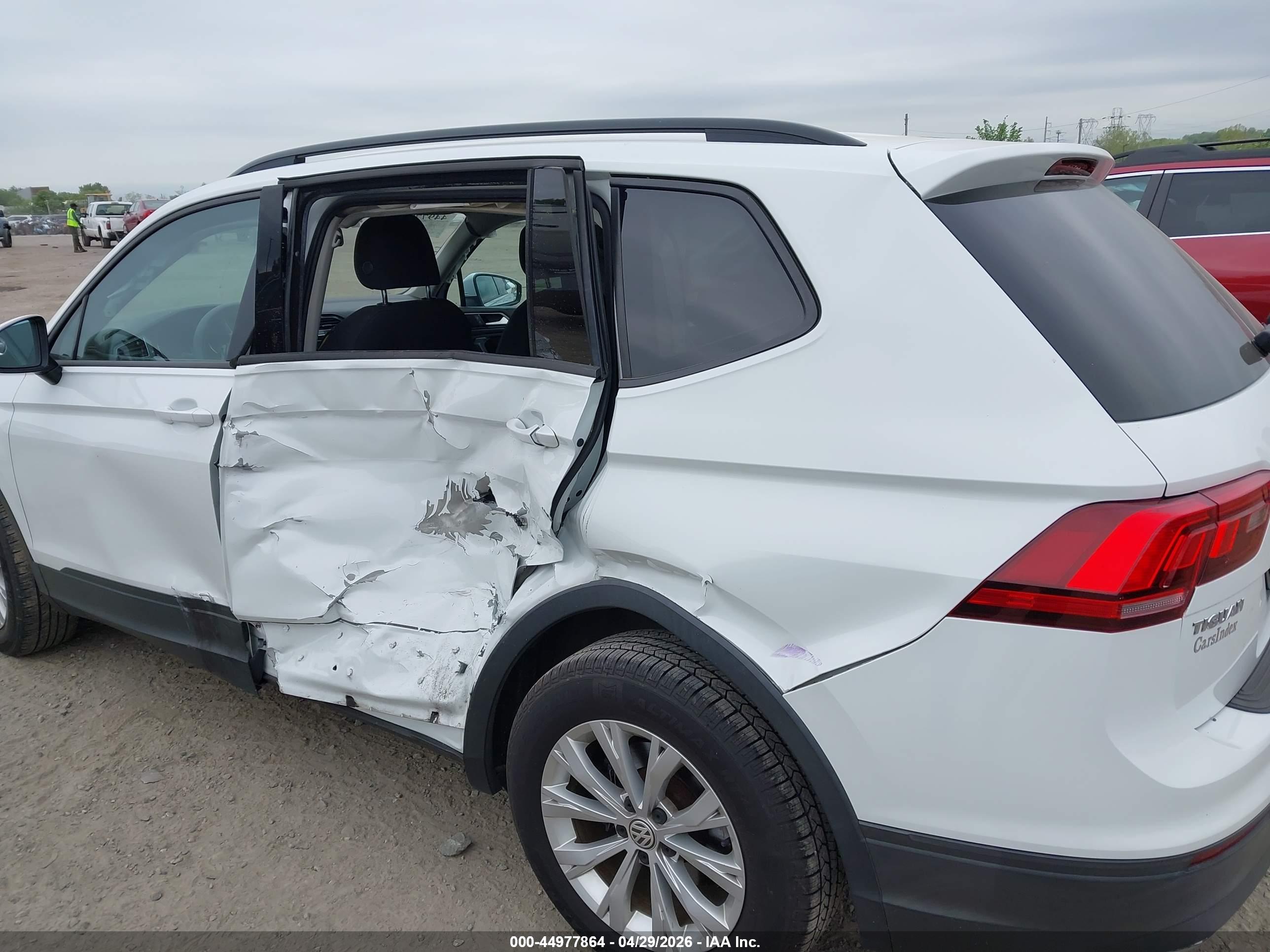 VOLKSWAGEN TIGUAN image 6